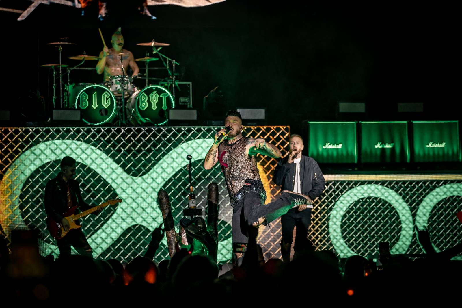 Rybičky 48 vyprodaly Forum Karlín. Nové album jim křtil Ota Váňa z Kabátu