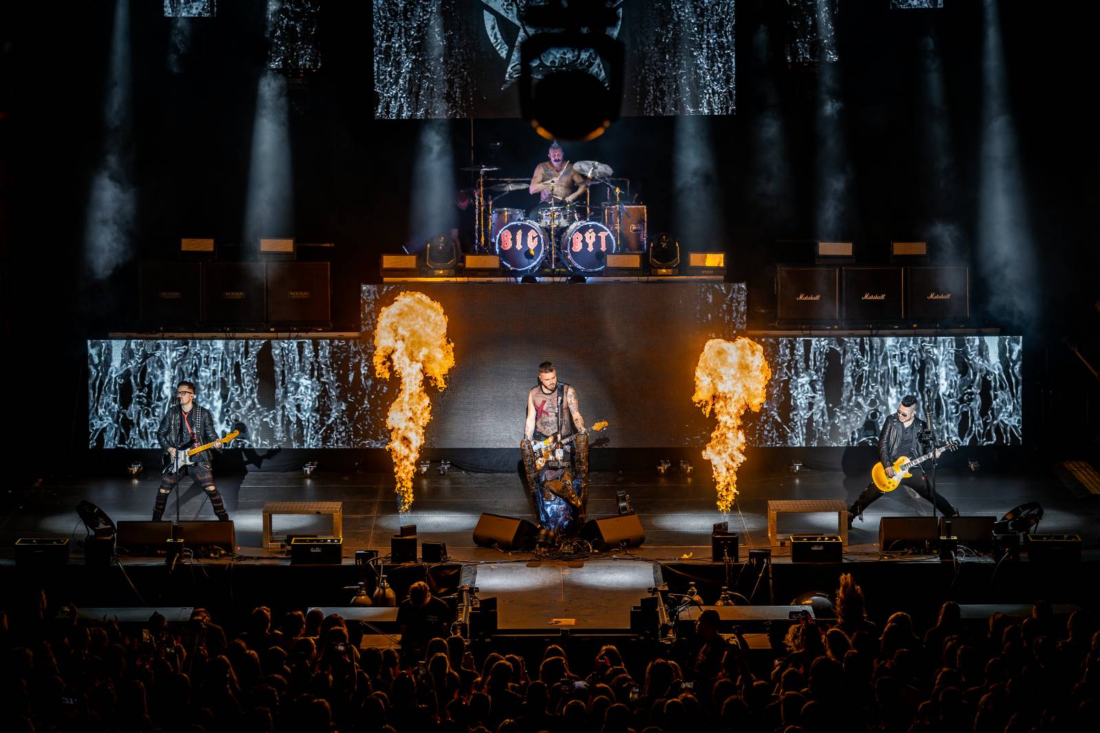 Rybičky 48 vyprodaly Forum Karlín. Nové album jim křtil Ota Váňa z Kabátu