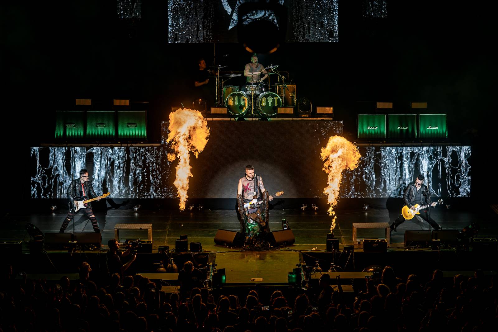 Rybičky 48 vyprodaly Forum Karlín. Nové album jim křtil Ota Váňa z Kabátu