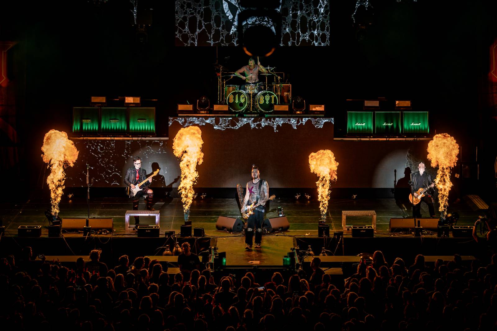 Rybičky 48 vyprodaly Forum Karlín. Nové album jim křtil Ota Váňa z Kabátu