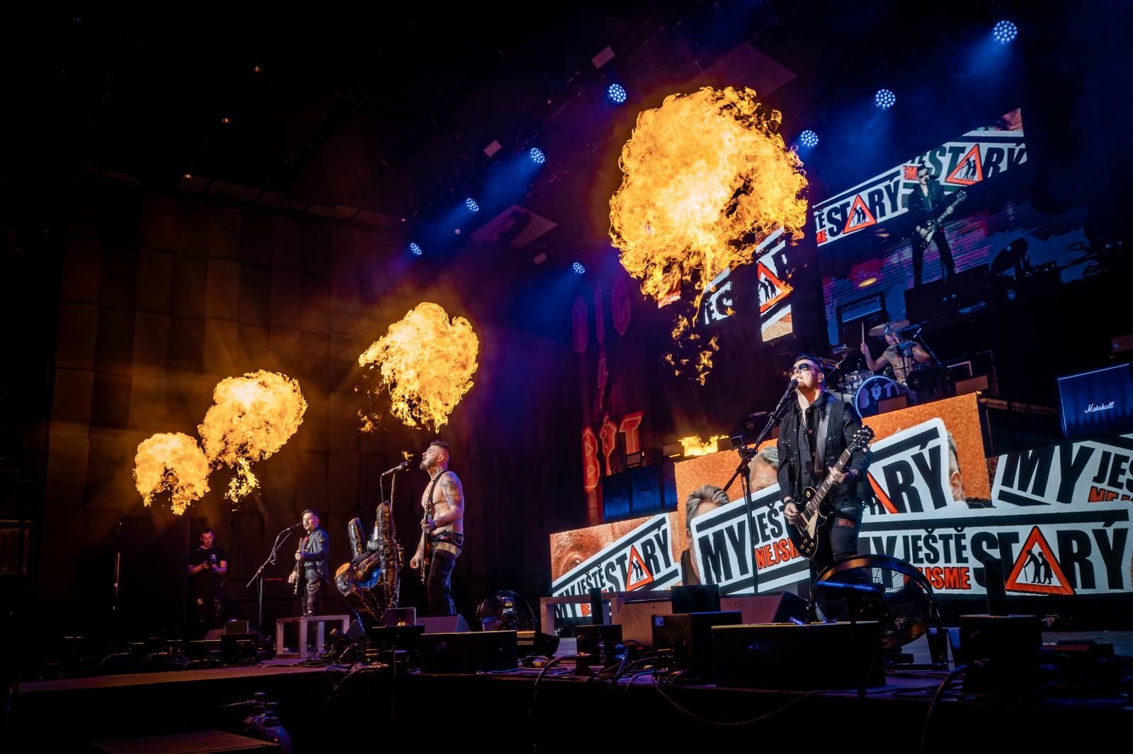 Rybičky 48 vyprodaly Forum Karlín. Nové album jim křtil Ota Váňa z Kabátu