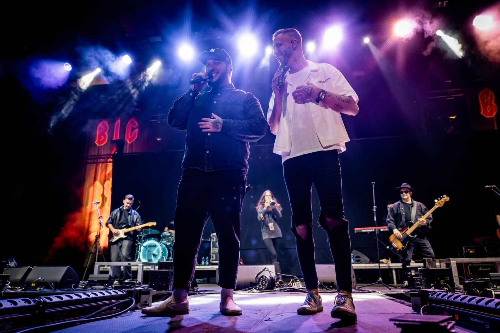 Rybičky 48 vyprodaly Forum Karlín. Nové album jim křtil Ota Váňa z Kabátu