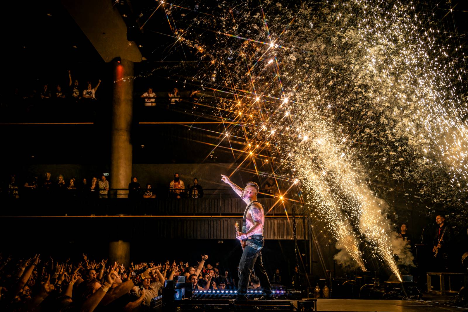 Rybičky 48 vyprodaly Forum Karlín. Nové album jim křtil Ota Váňa z Kabátu