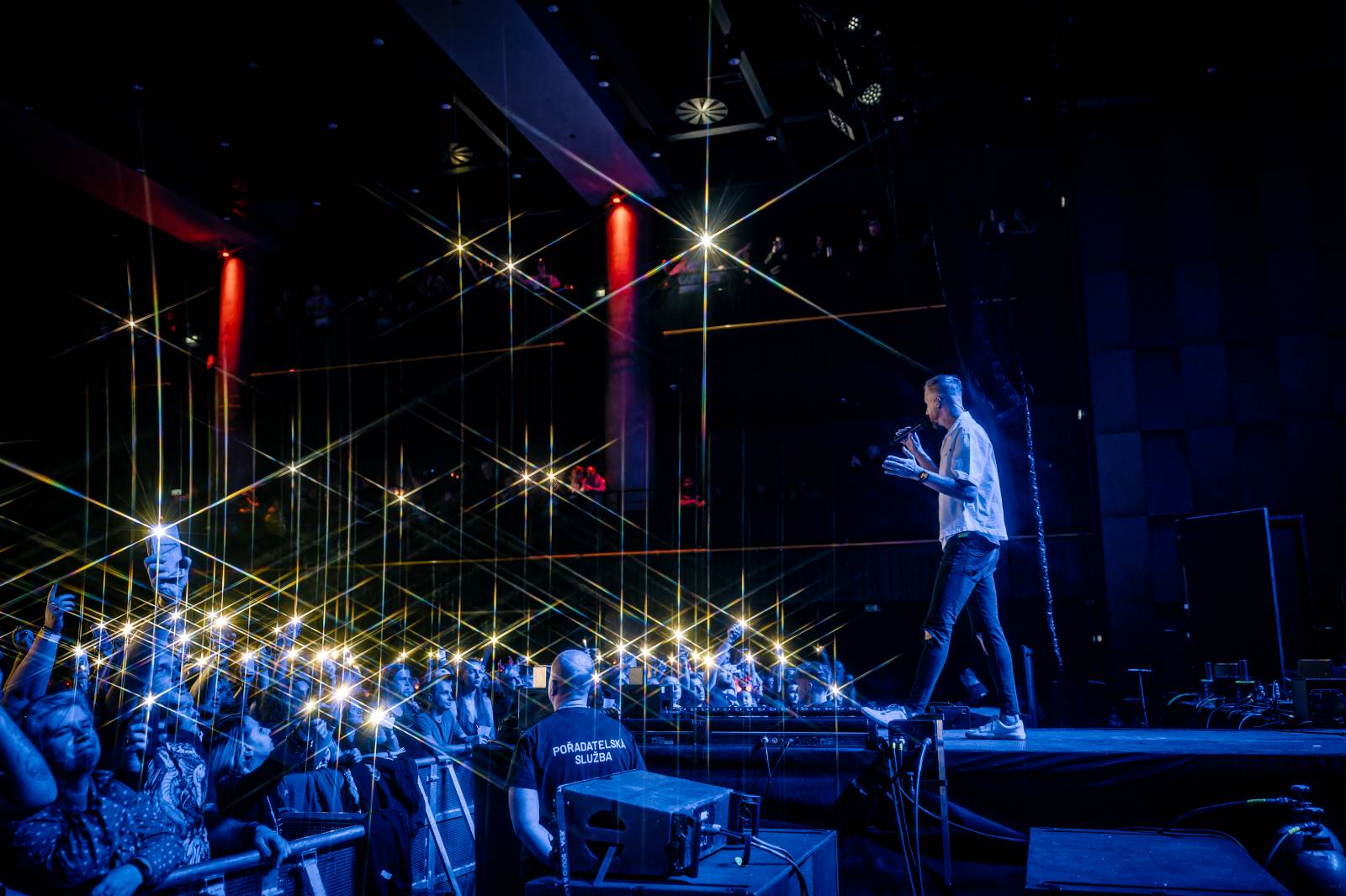 Rybičky 48 vyprodaly Forum Karlín. Nové album jim křtil Ota Váňa z Kabátu