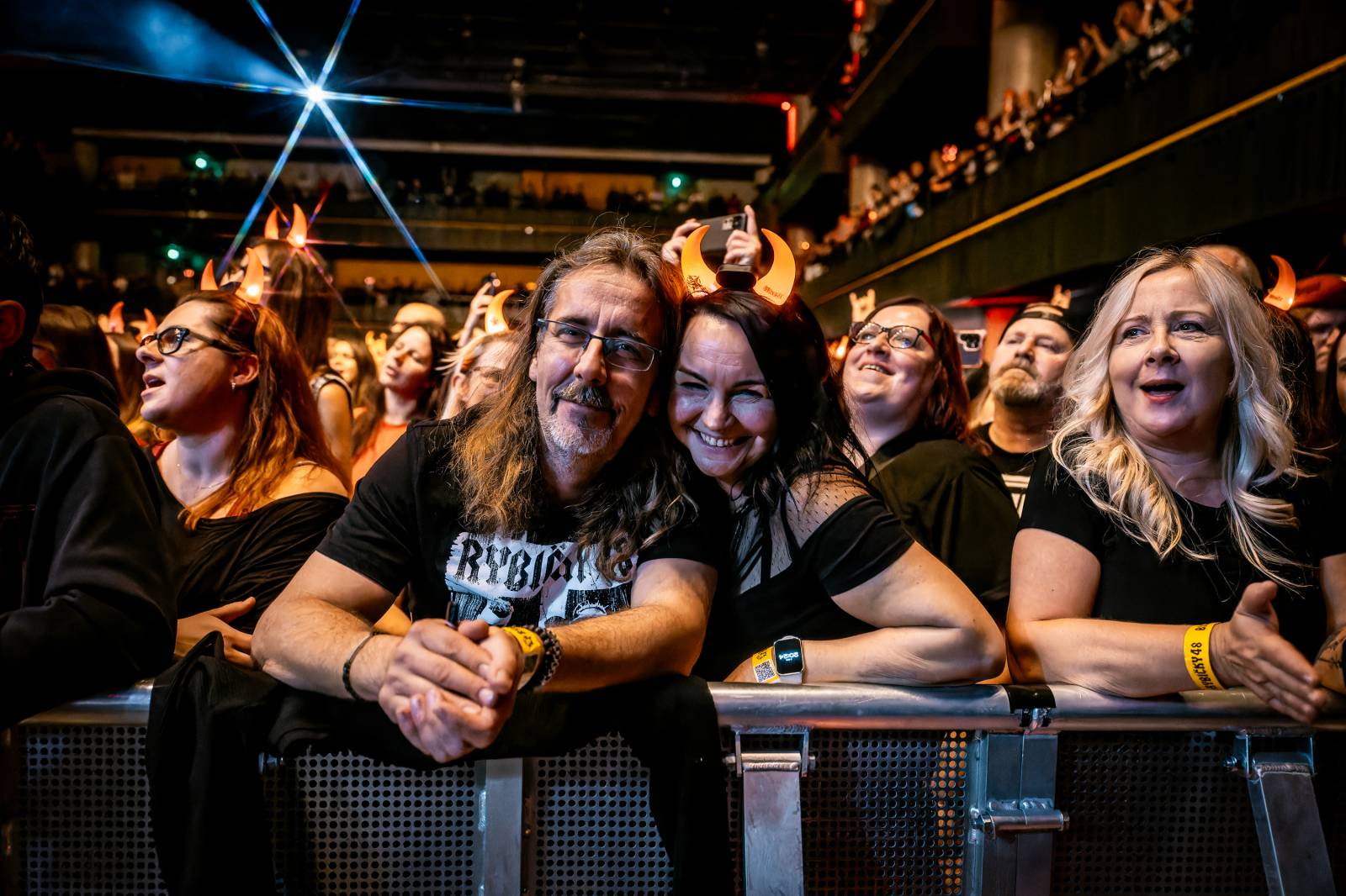 Rybičky 48 vyprodaly Forum Karlín. Nové album jim křtil Ota Váňa z Kabátu