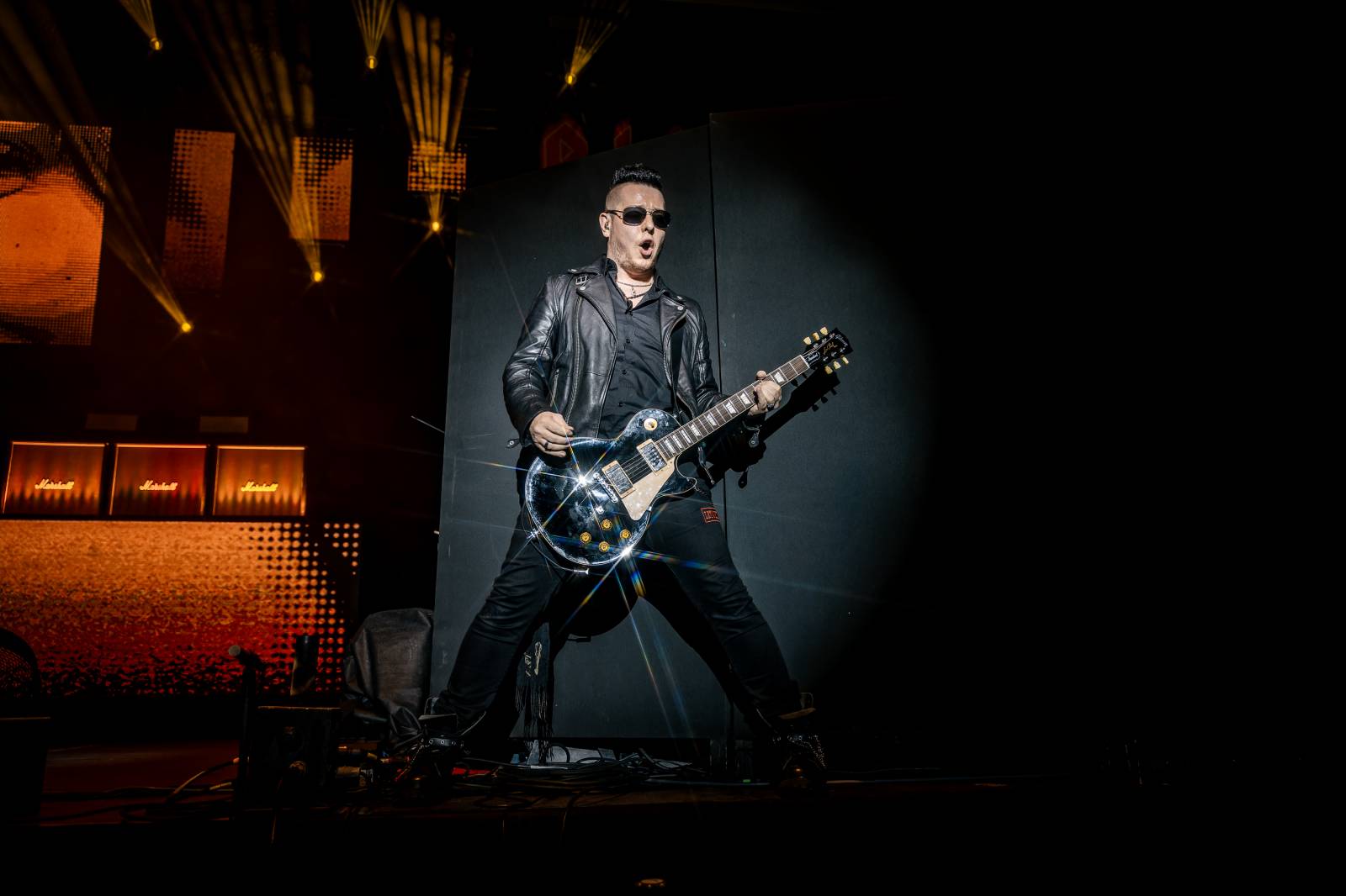 Rybičky 48 vyprodaly Forum Karlín. Nové album jim křtil Ota Váňa z Kabátu