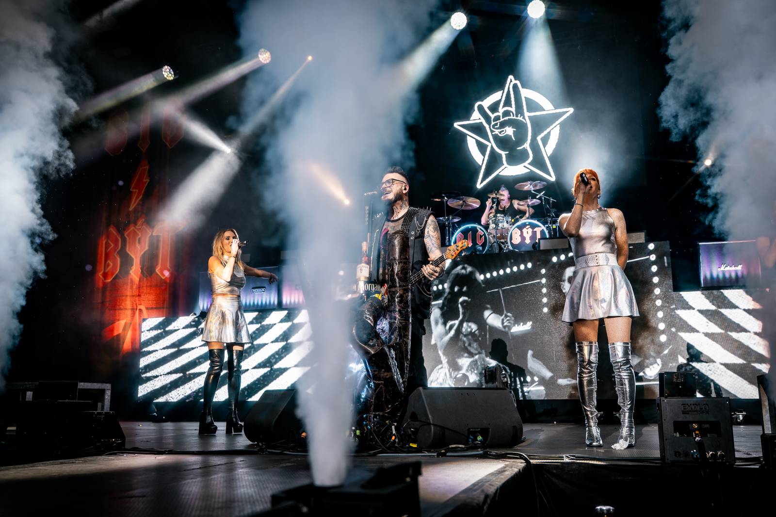 Rybičky 48 vyprodaly Forum Karlín. Nové album jim křtil Ota Váňa z Kabátu