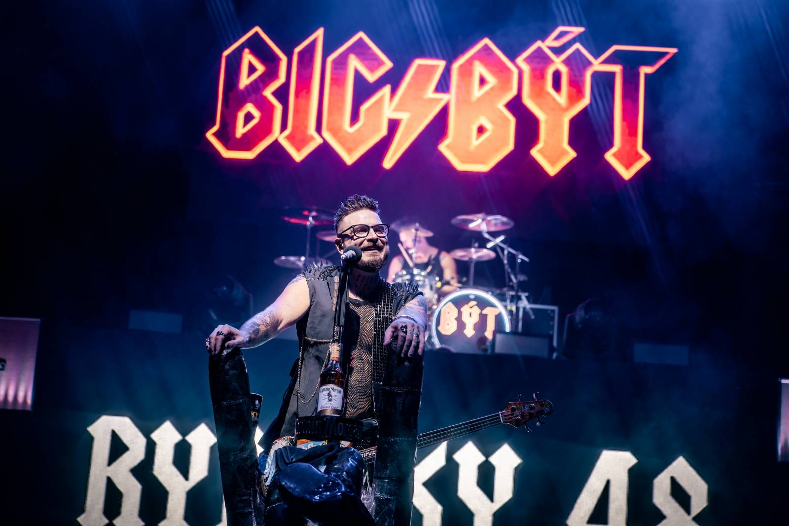 Rybičky 48 vyprodaly Forum Karlín. Nové album jim křtil Ota Váňa z Kabátu