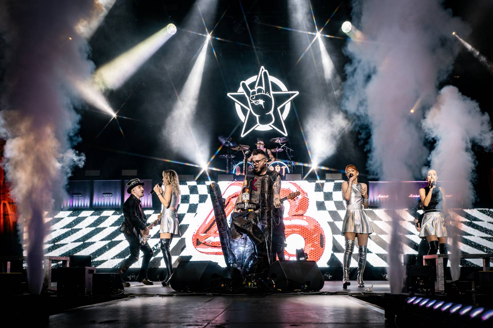 Rybičky 48 vyprodaly Forum Karlín. Nové album jim křtil Ota Váňa z Kabátu