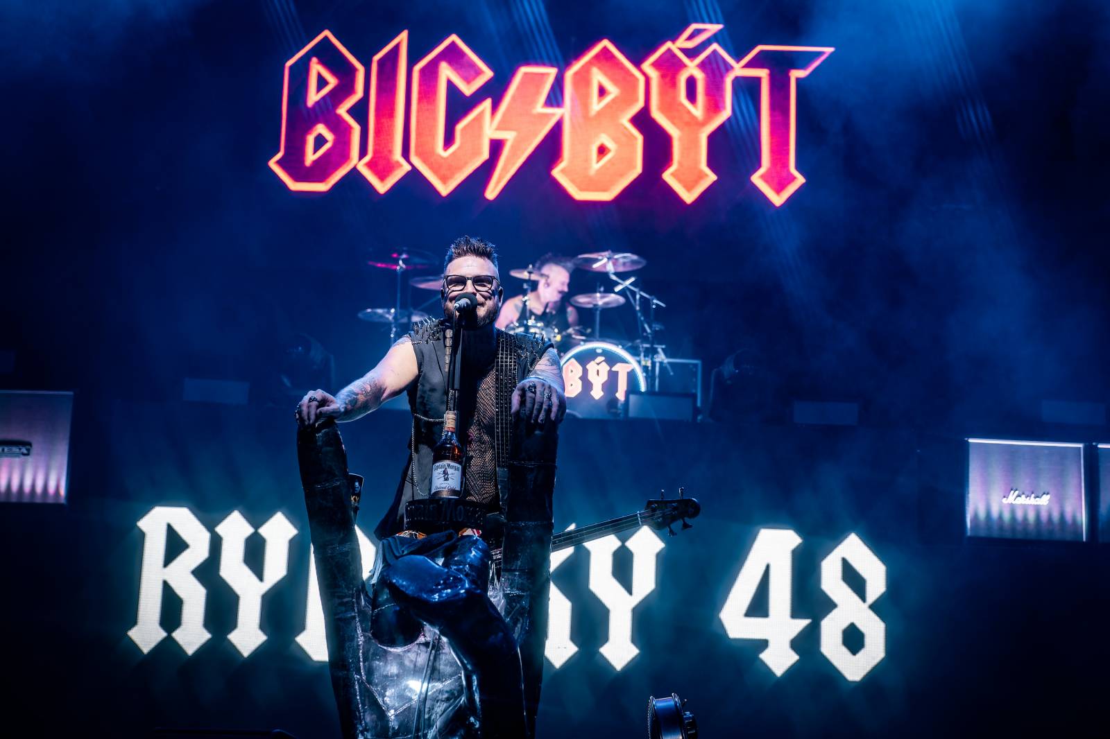 Rybičky 48 vyprodaly Forum Karlín. Nové album jim křtil Ota Váňa z Kabátu