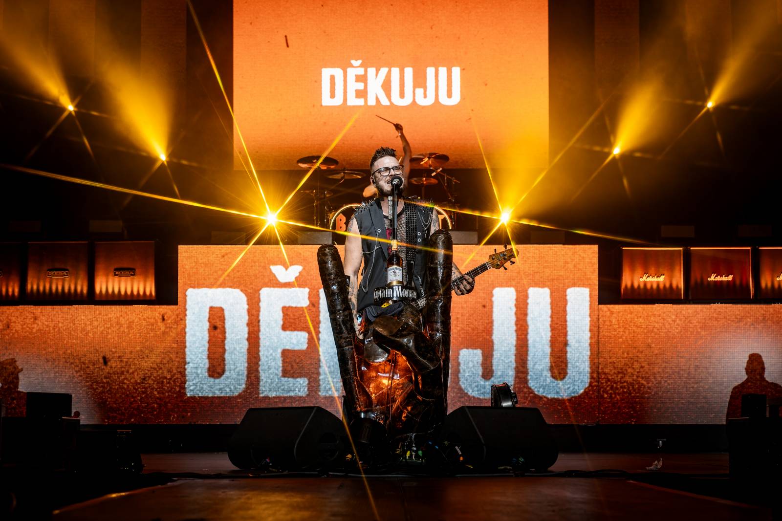 Rybičky 48 vyprodaly Forum Karlín. Nové album jim křtil Ota Váňa z Kabátu