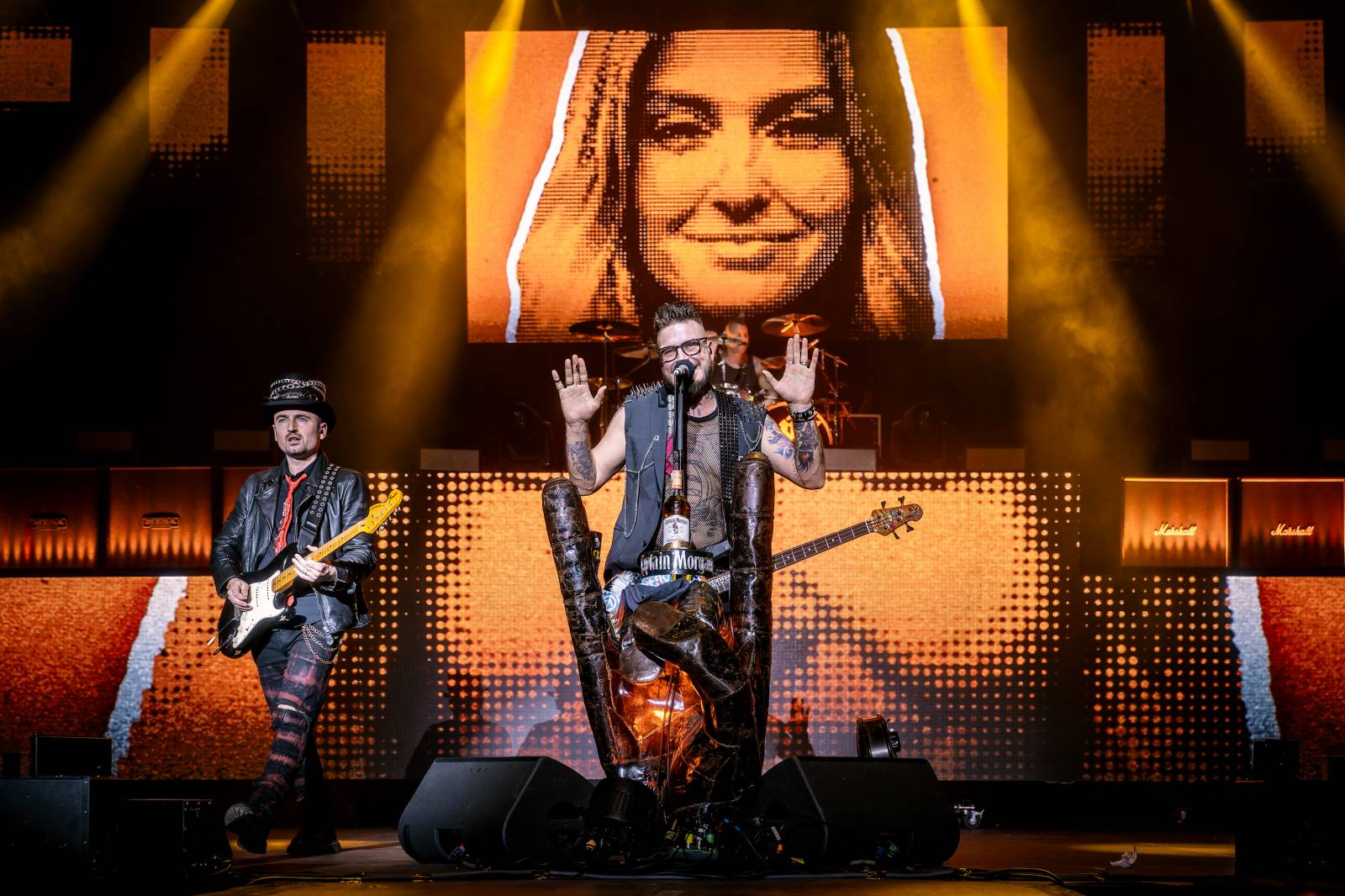 Rybičky 48 vyprodaly Forum Karlín. Nové album jim křtil Ota Váňa z Kabátu