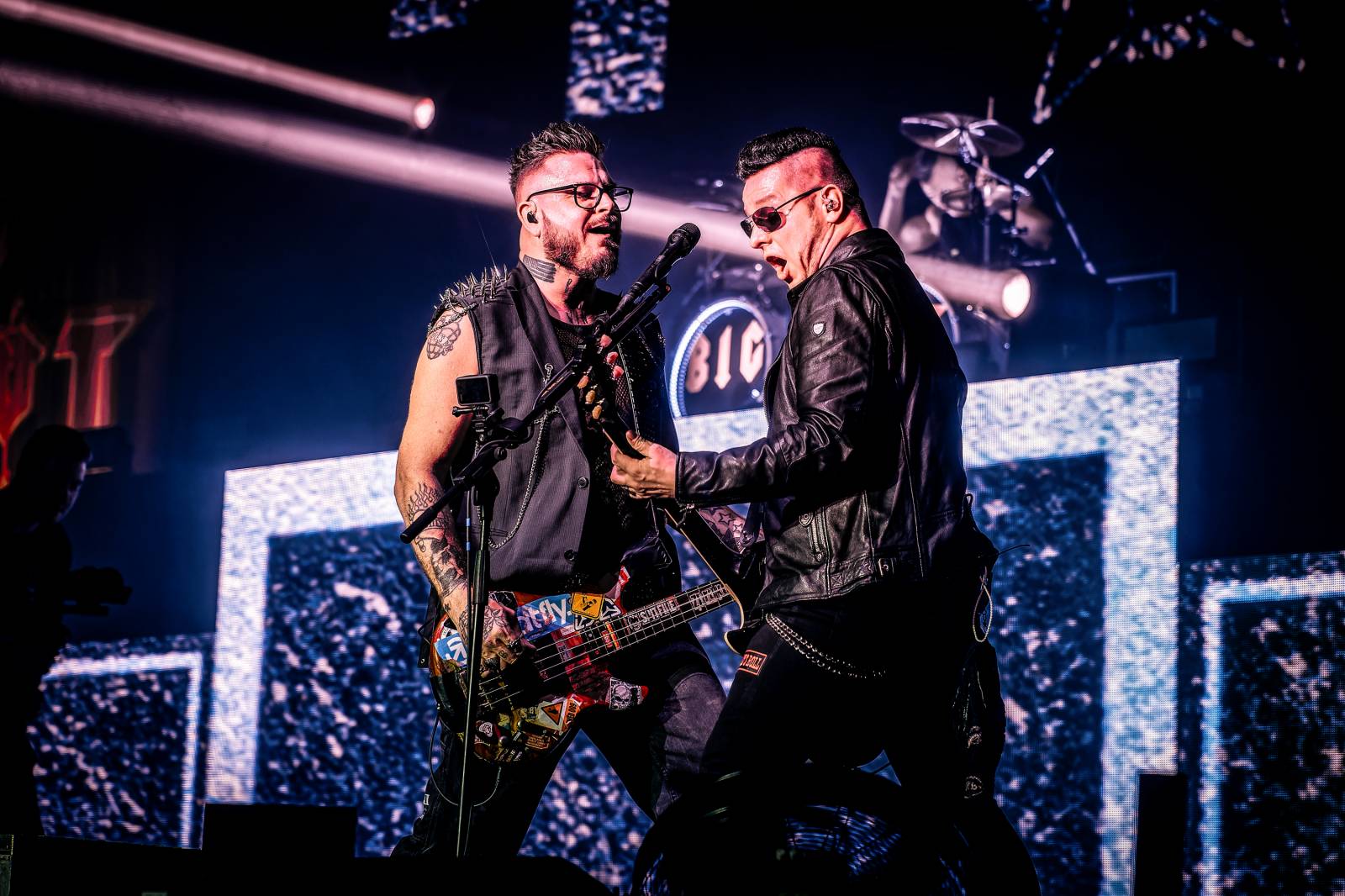 Rybičky 48 vyprodaly Forum Karlín. Nové album jim křtil Ota Váňa z Kabátu