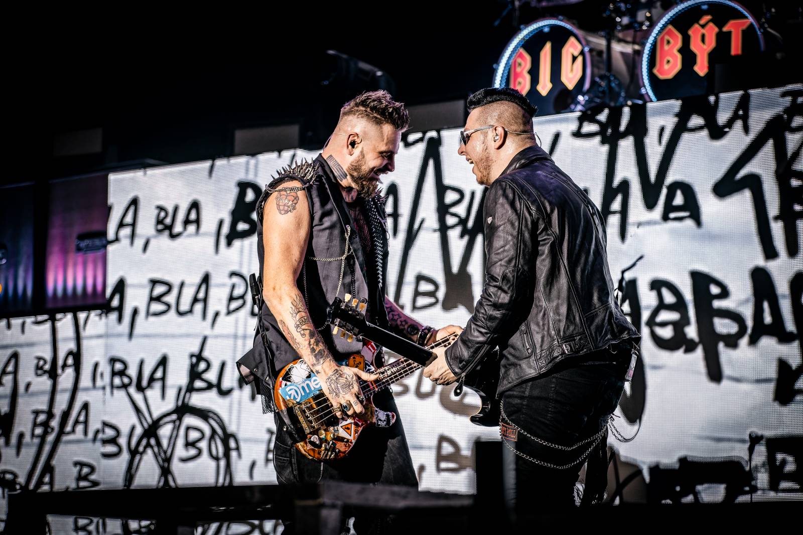 Rybičky 48 vyprodaly Forum Karlín. Nové album jim křtil Ota Váňa z Kabátu