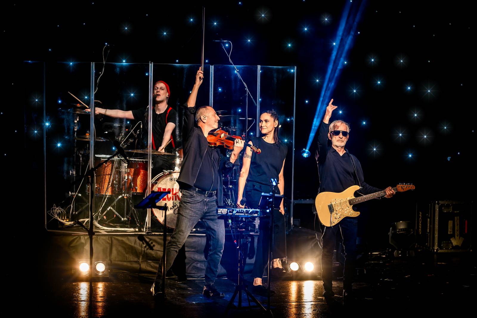 Čechomor a Lenka Dusilová naladili své pražské fanoušky na Vánoce