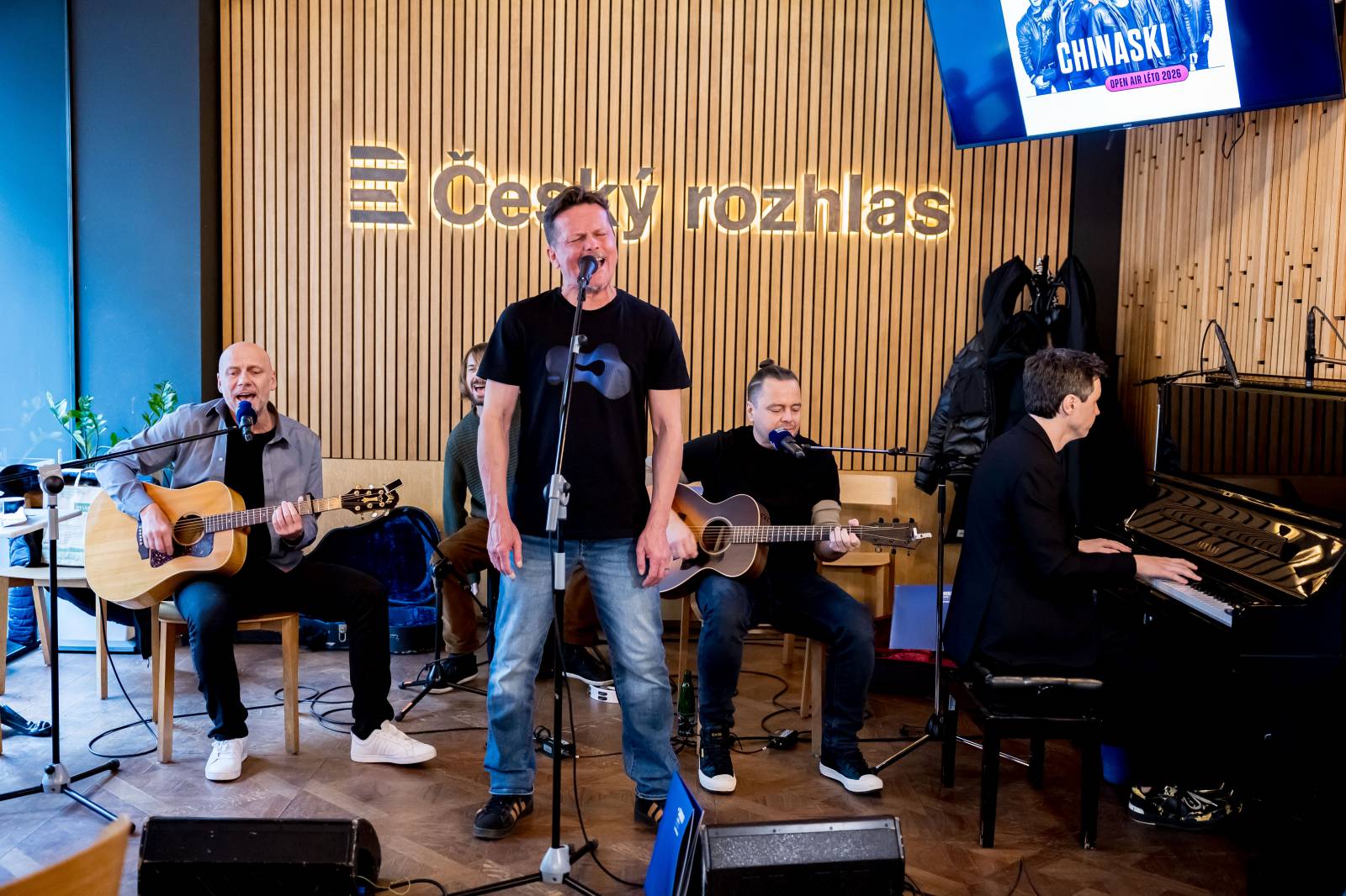 Chinaski udělali tečku za oslavami třiceti let. Na tiskové konferenci oznámili nové album i turné