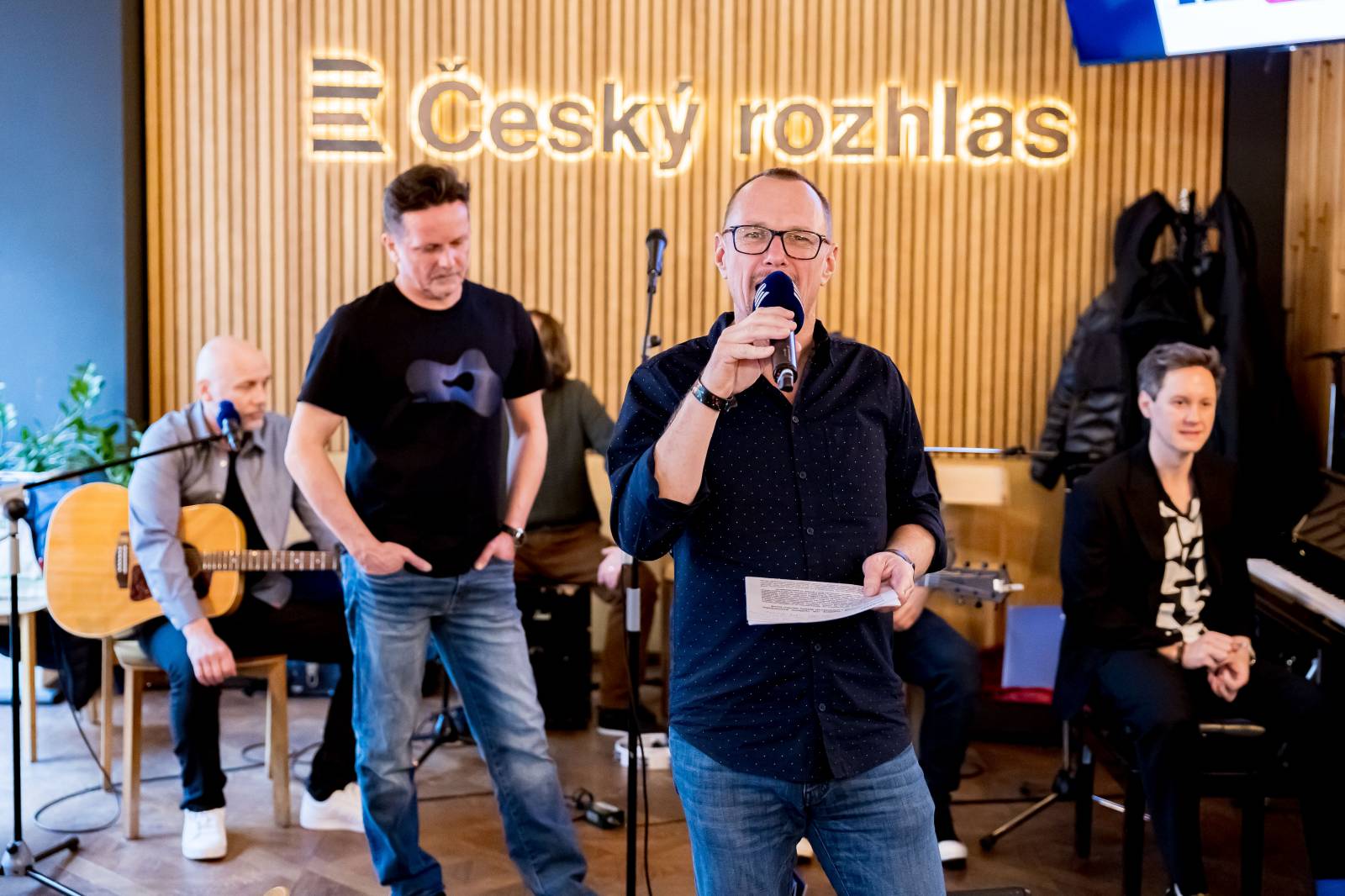 Chinaski udělali tečku za oslavami třiceti let. Na tiskové konferenci oznámili nové album i turné