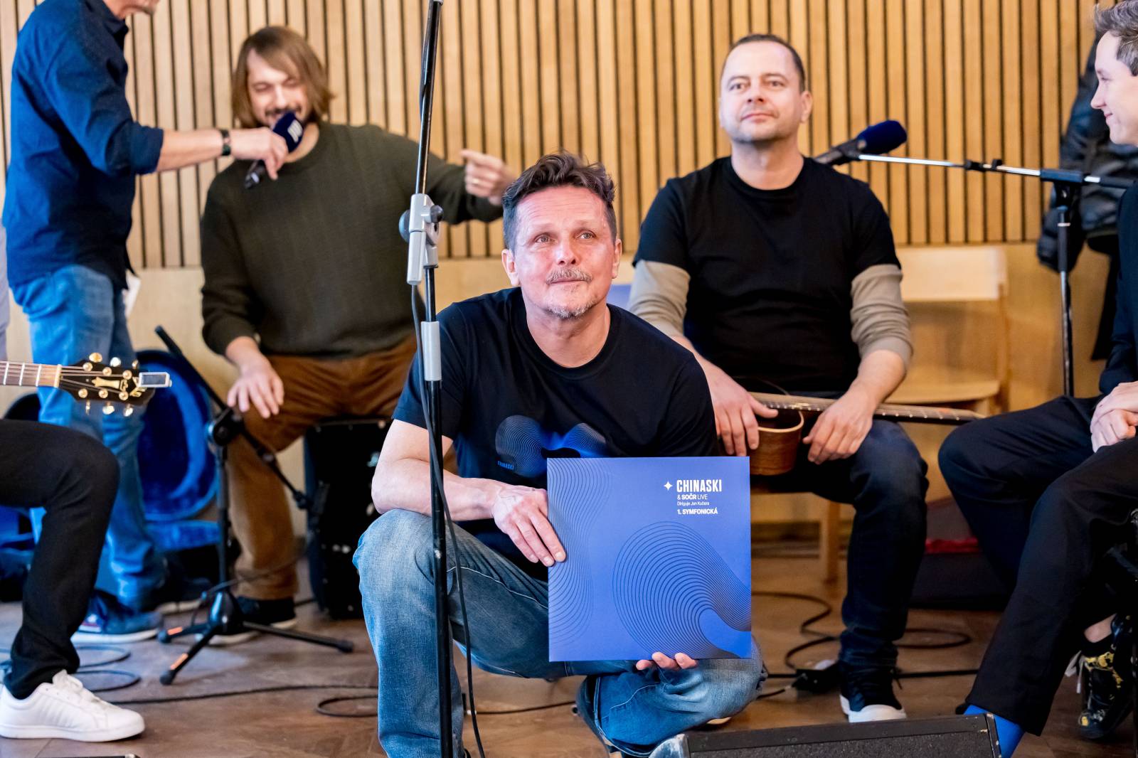 Chinaski udělali tečku za oslavami třiceti let. Na tiskové konferenci oznámili nové album i turné