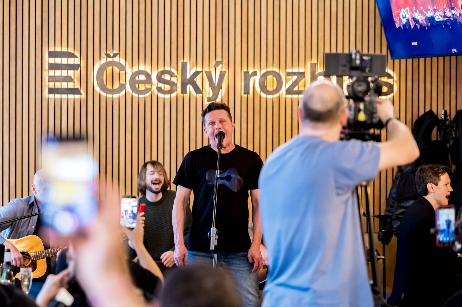 Chinaski udělali tečku za oslavami třiceti let. Na tiskové konferenci oznámili nové album i turné