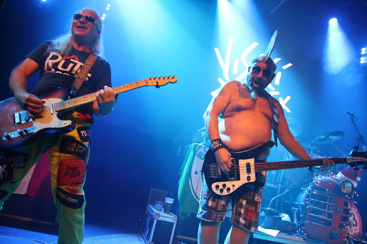 Skromní, ale nejlepší. Visací zámek oslavil 43 let ve stejném složení v punkovém stylu