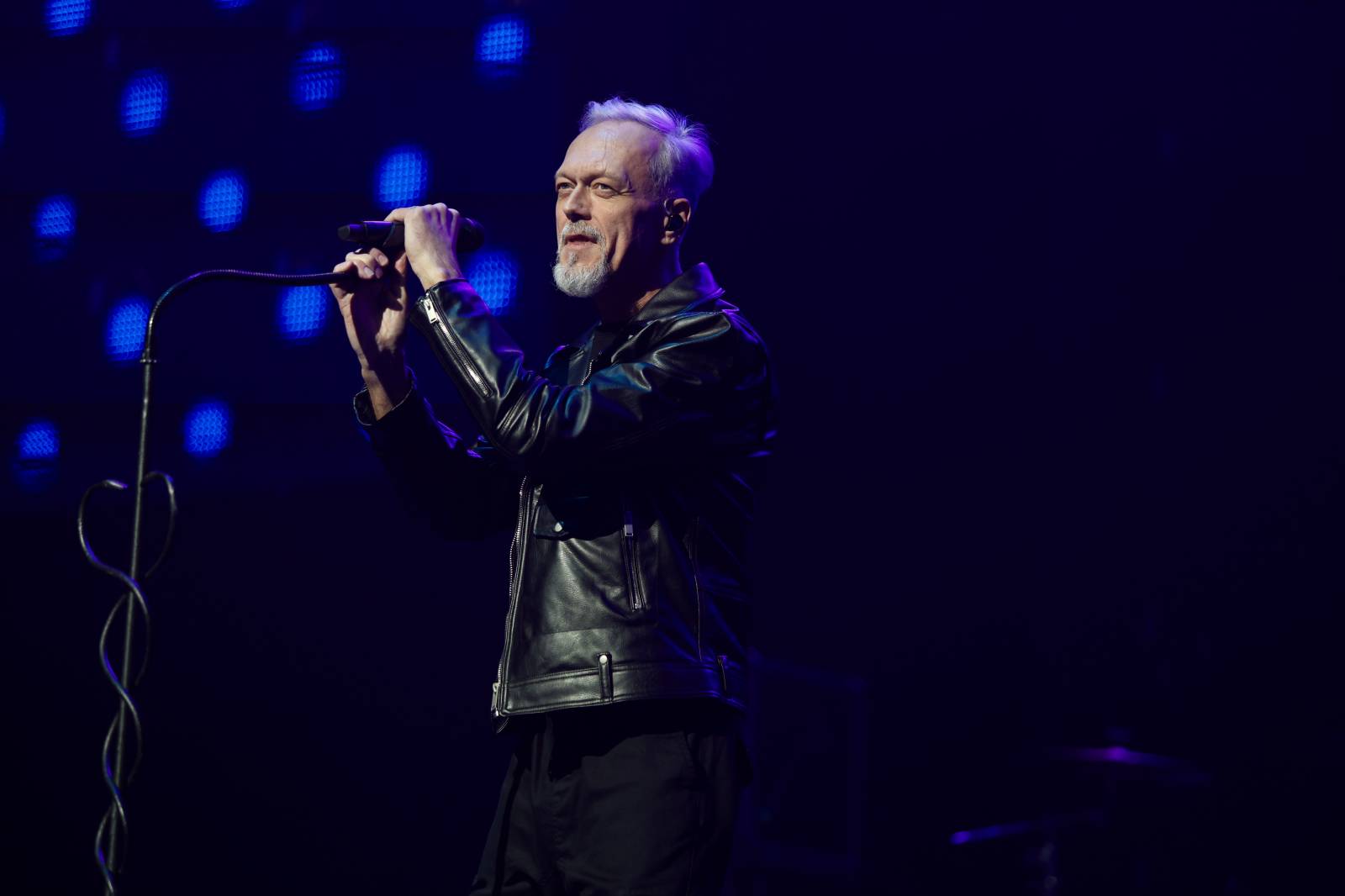 Lucie pomohla druhou vyprodanou O2 arenou Nadaci Terezy Maxové. Na pódium členové pozvali svoje děti