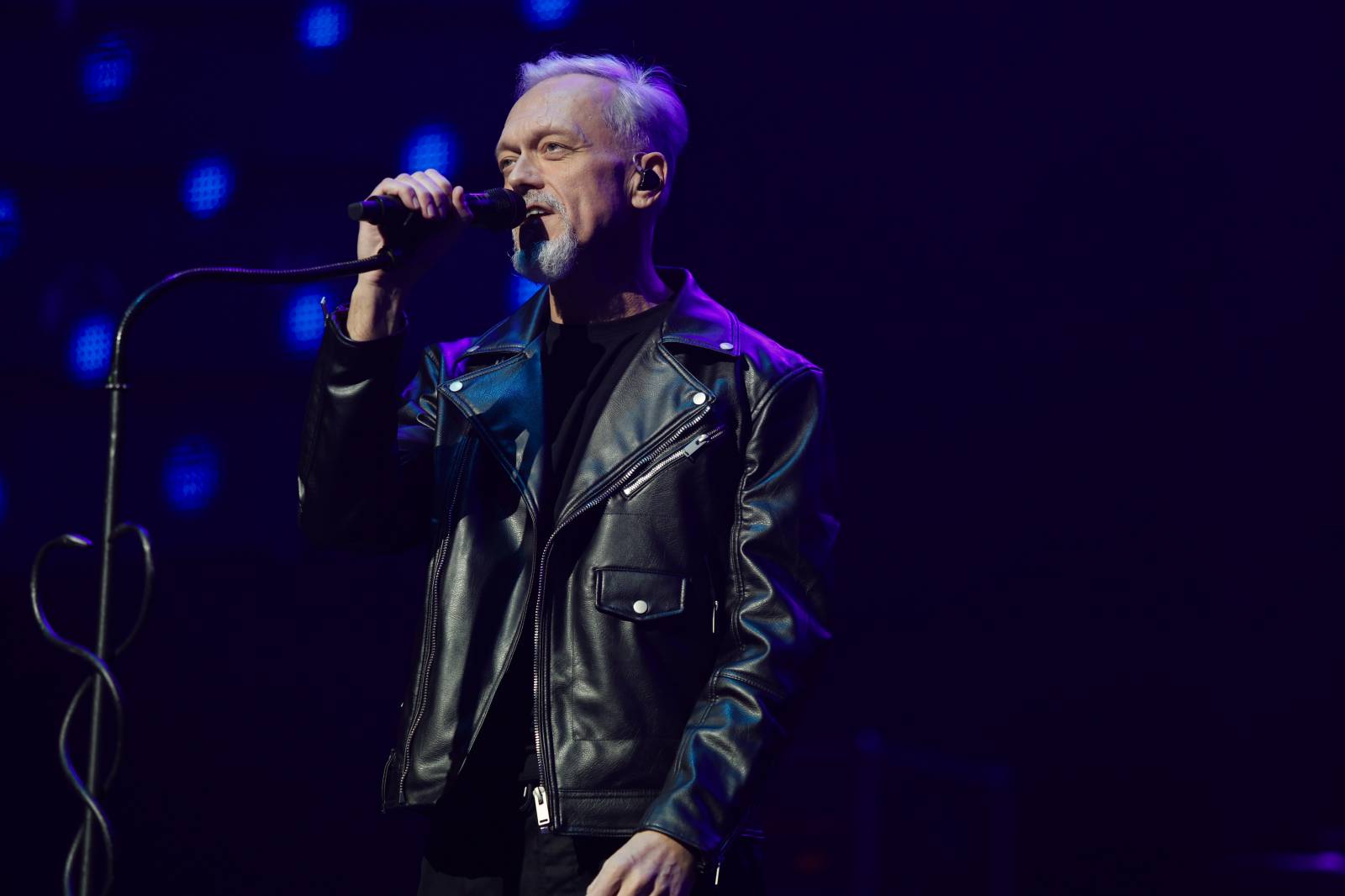 Lucie pomohla druhou vyprodanou O2 arenou Nadaci Terezy Maxové. Na pódium členové pozvali svoje děti