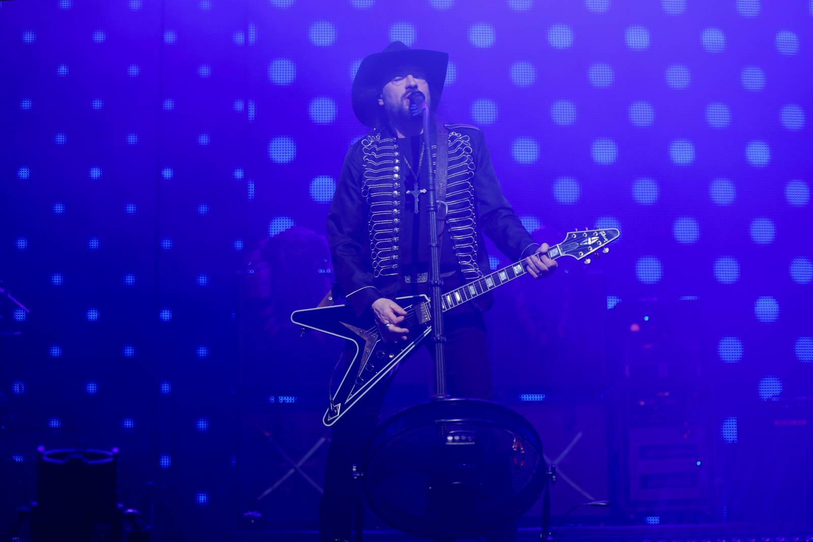 Lucie pomohla druhou vyprodanou O2 arenou Nadaci Terezy Maxové. Na pódium členové pozvali svoje děti