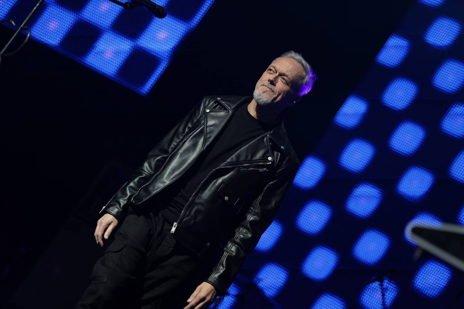 Lucie pomohla druhou vyprodanou O2 arenou Nadaci Terezy Maxové. Na pódium členové pozvali svoje děti