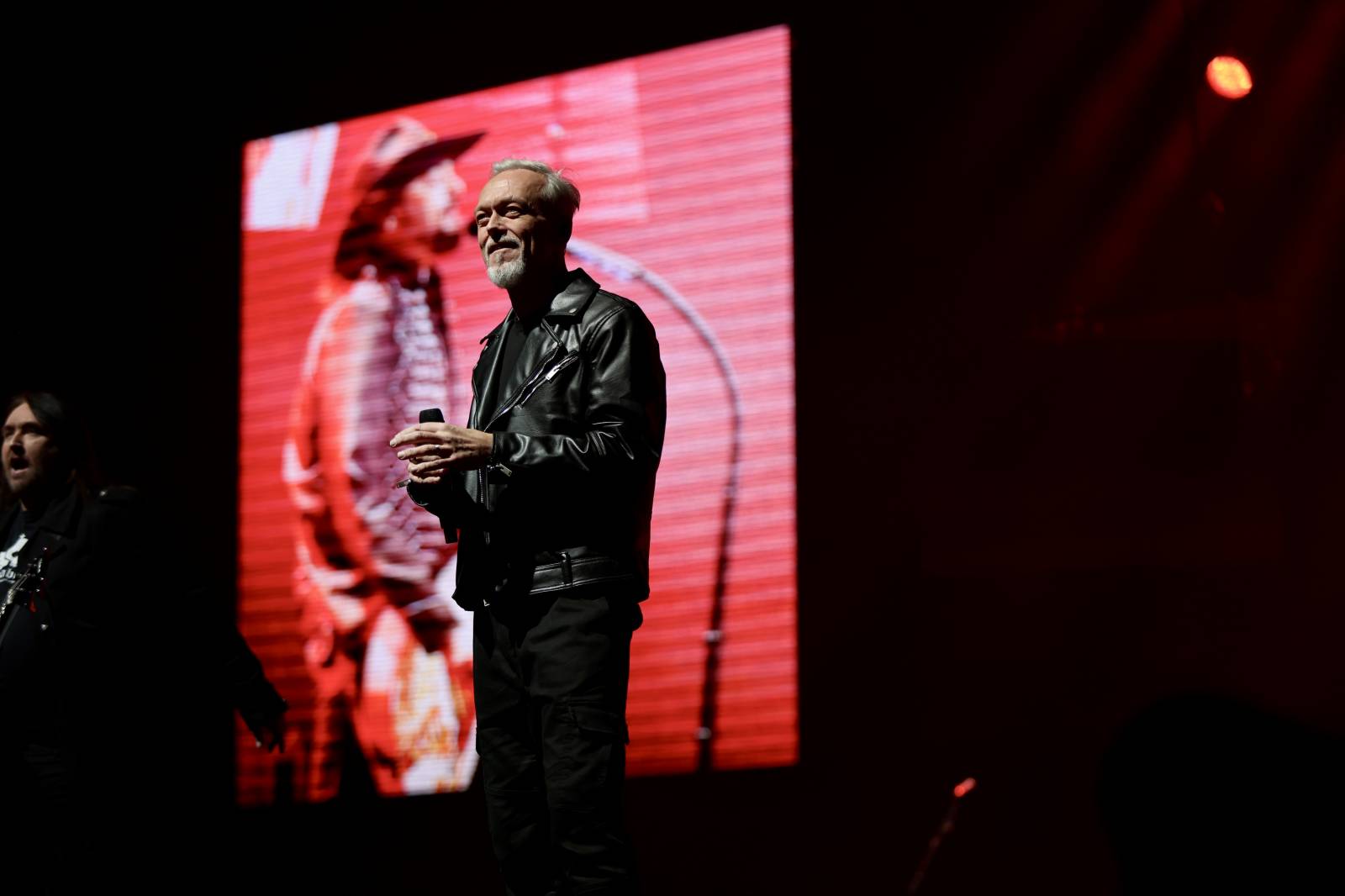 Lucie pomohla druhou vyprodanou O2 arenou Nadaci Terezy Maxové. Na pódium členové pozvali svoje děti