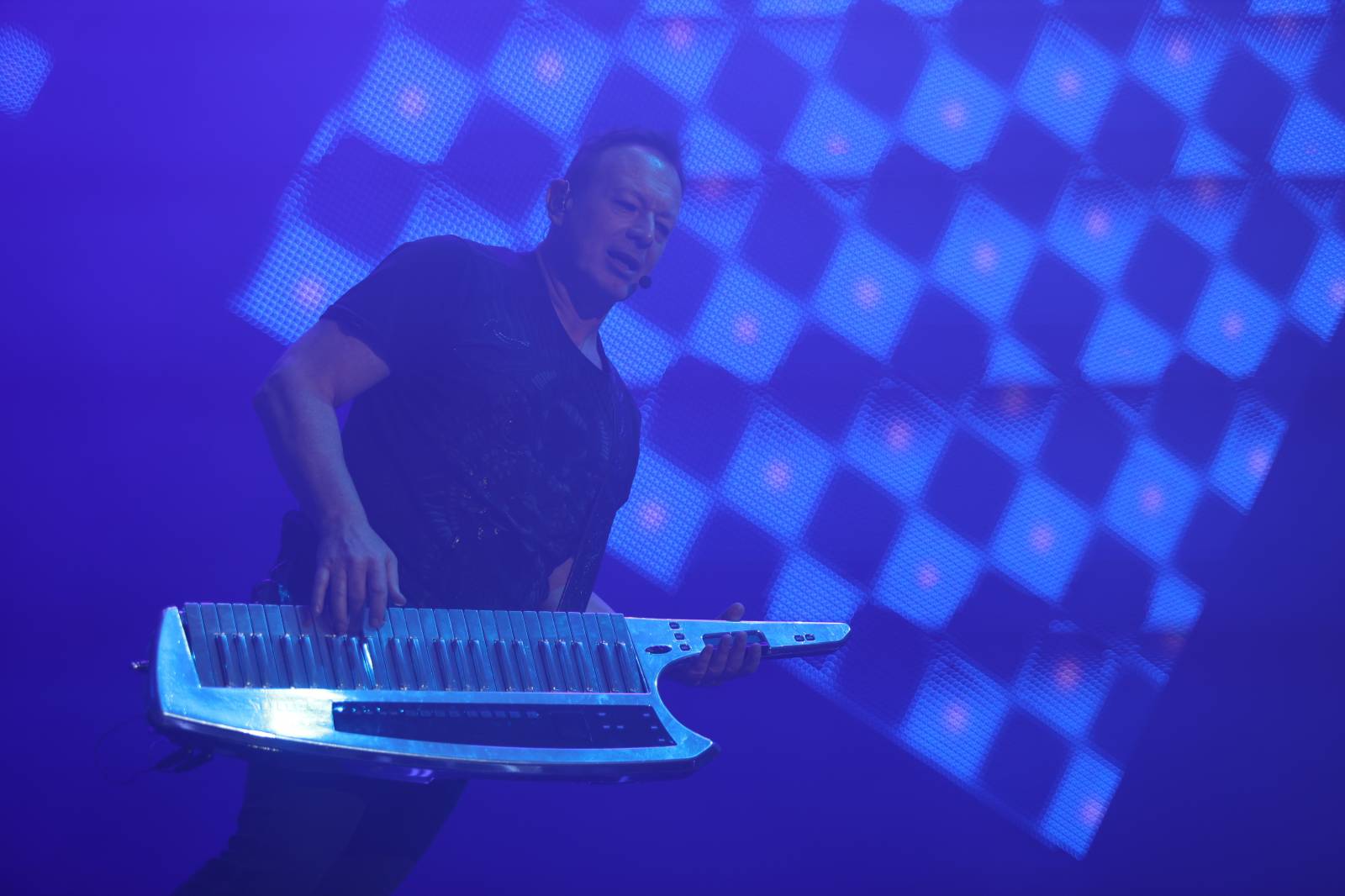 Lucie pomohla druhou vyprodanou O2 arenou Nadaci Terezy Maxové. Na pódium členové pozvali svoje děti