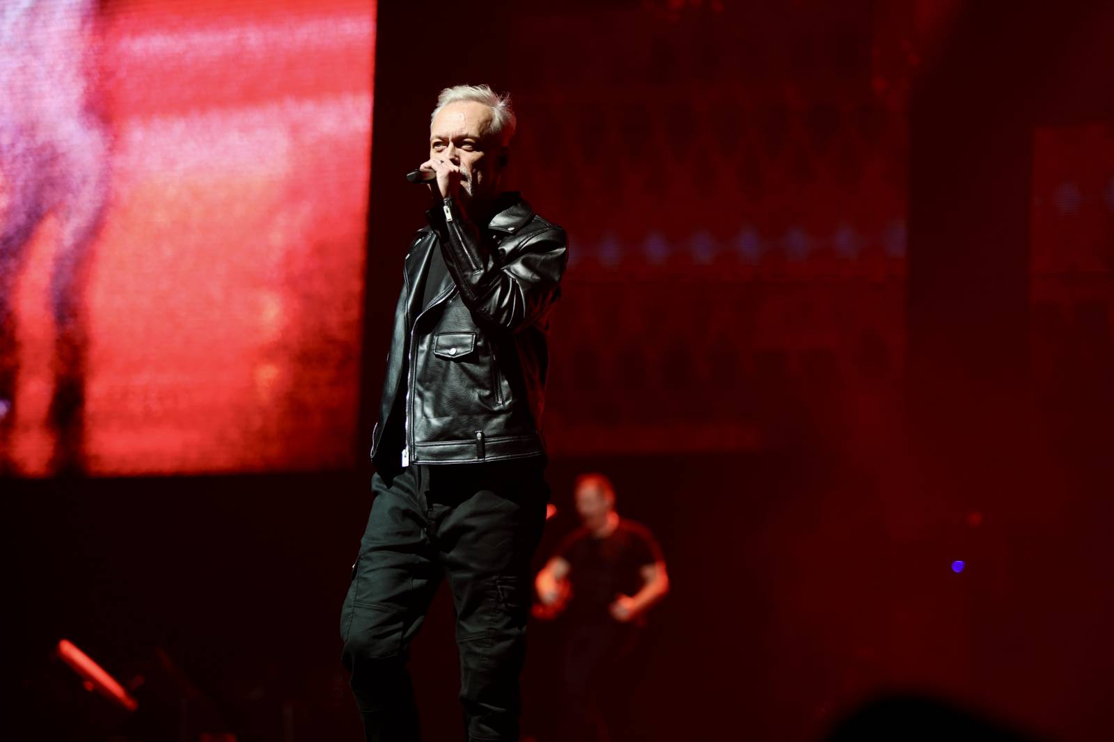 Lucie pomohla druhou vyprodanou O2 arenou Nadaci Terezy Maxové. Na pódium členové pozvali svoje děti