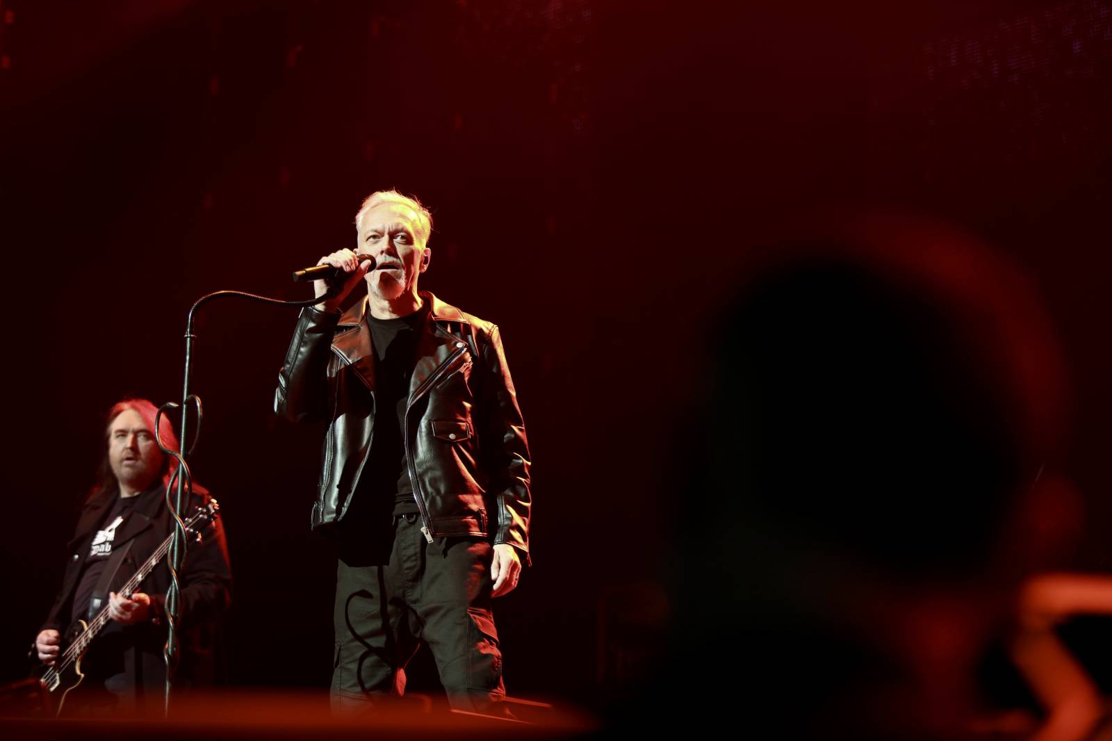 Lucie pomohla druhou vyprodanou O2 arenou Nadaci Terezy Maxové. Na pódium členové pozvali svoje děti