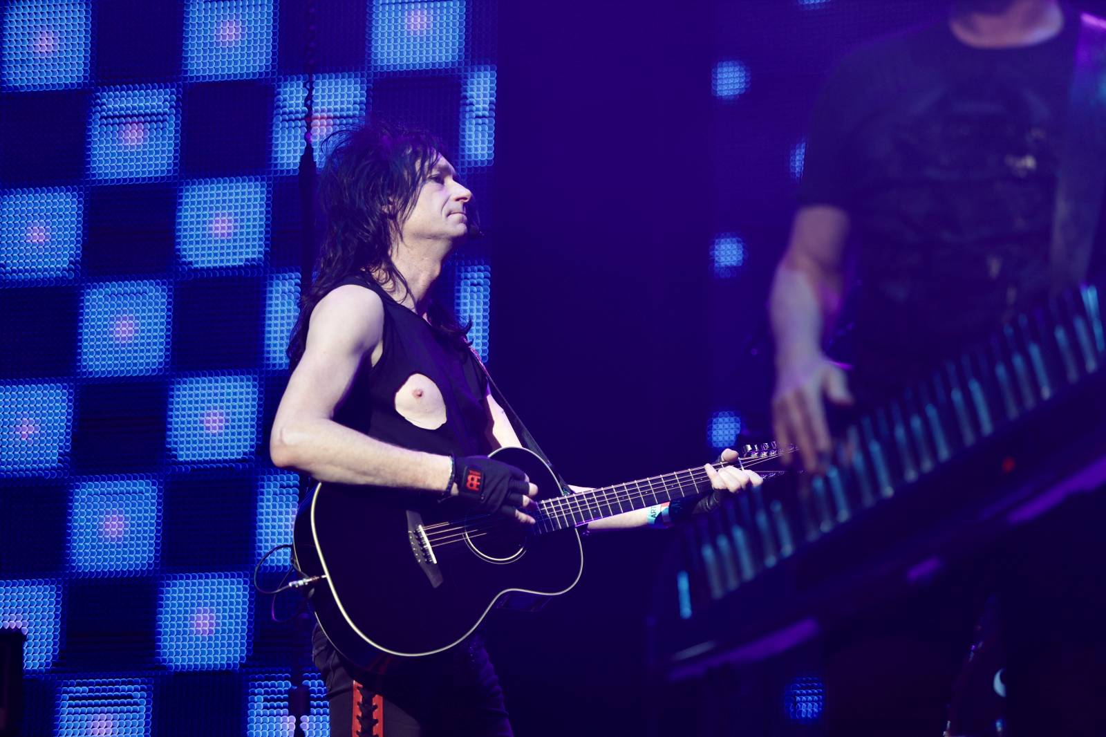 Lucie pomohla druhou vyprodanou O2 arenou Nadaci Terezy Maxové. Na pódium členové pozvali svoje děti