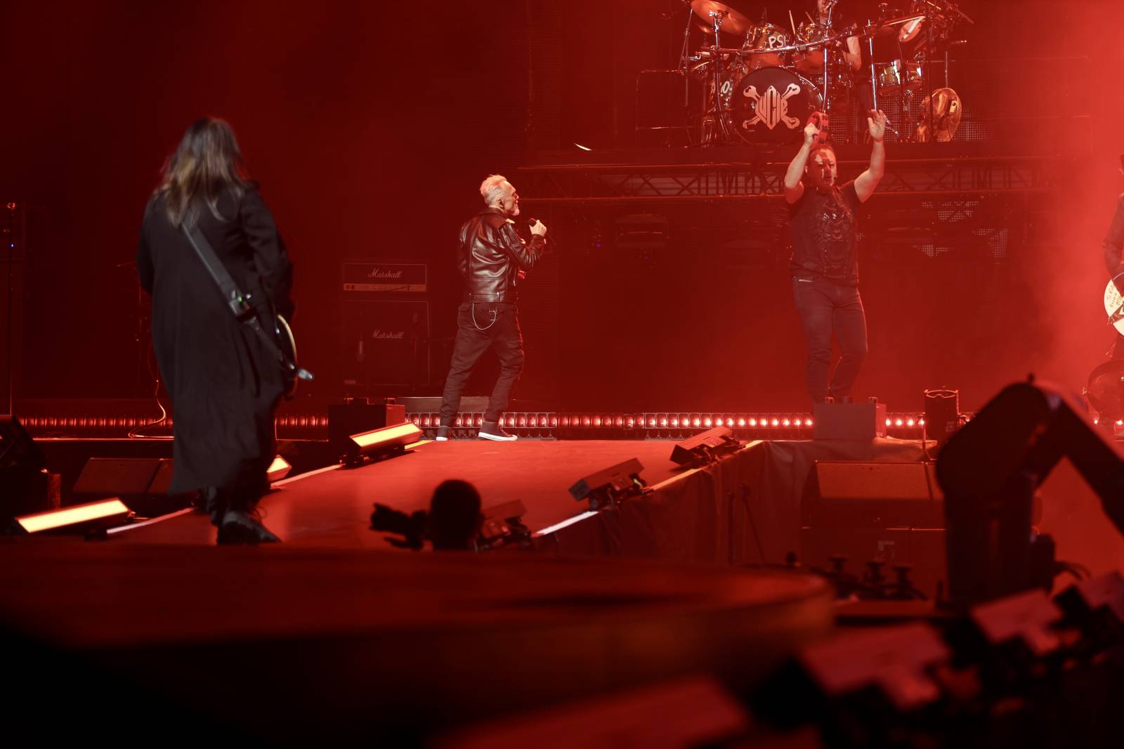 Lucie pomohla druhou vyprodanou O2 arenou Nadaci Terezy Maxové. Na pódium členové pozvali svoje děti