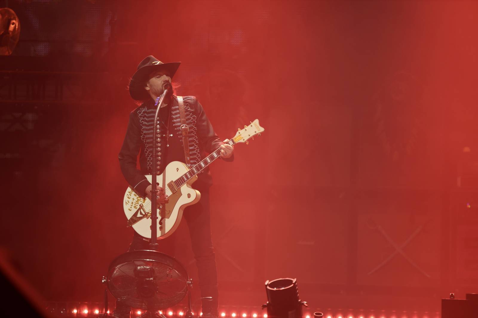 Lucie pomohla druhou vyprodanou O2 arenou Nadaci Terezy Maxové. Na pódium členové pozvali svoje děti