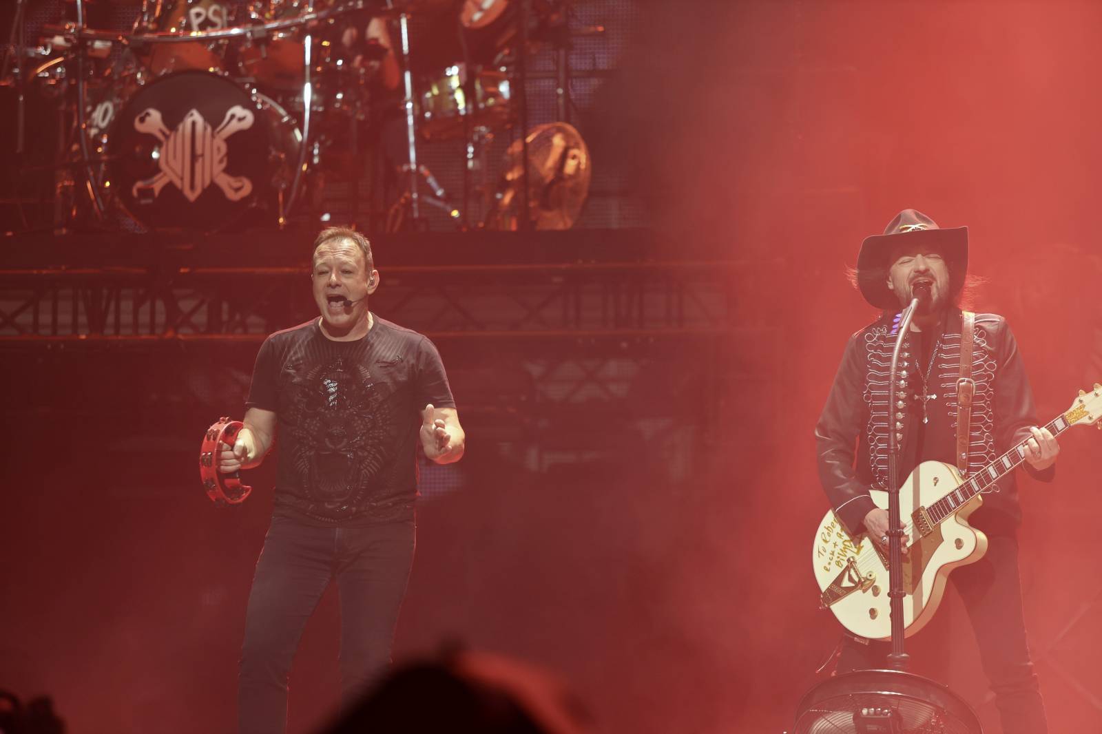 Lucie pomohla druhou vyprodanou O2 arenou Nadaci Terezy Maxové. Na pódium členové pozvali svoje děti