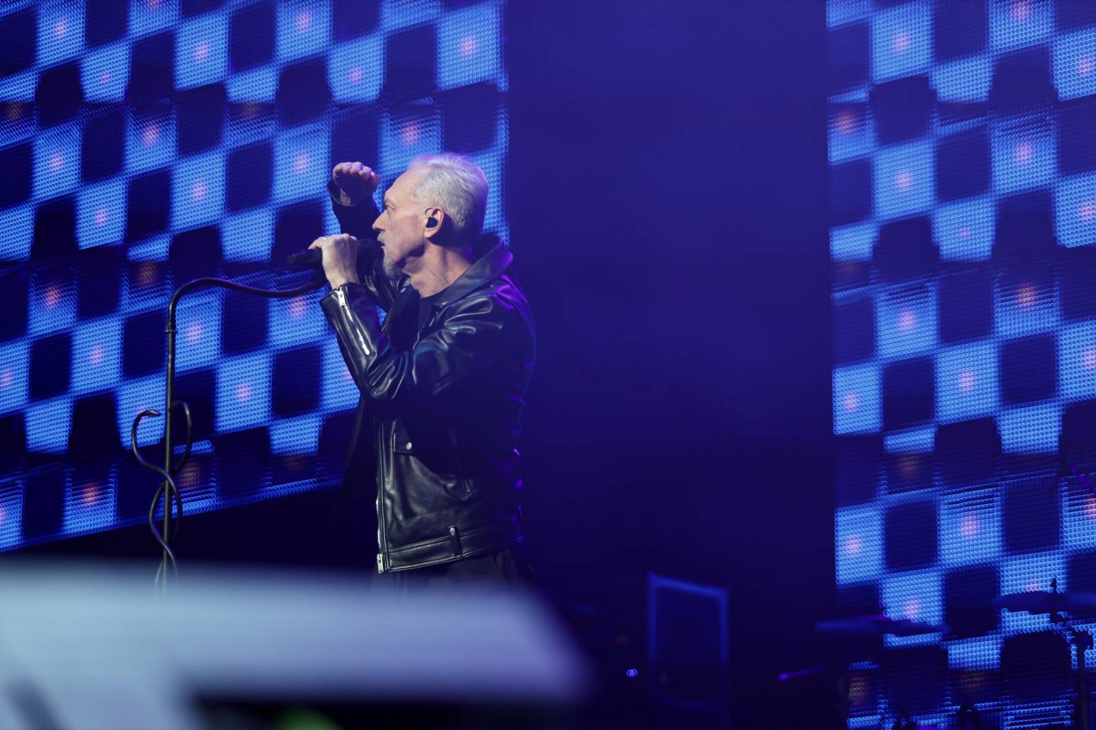 Lucie pomohla druhou vyprodanou O2 arenou Nadaci Terezy Maxové. Na pódium členové pozvali svoje děti