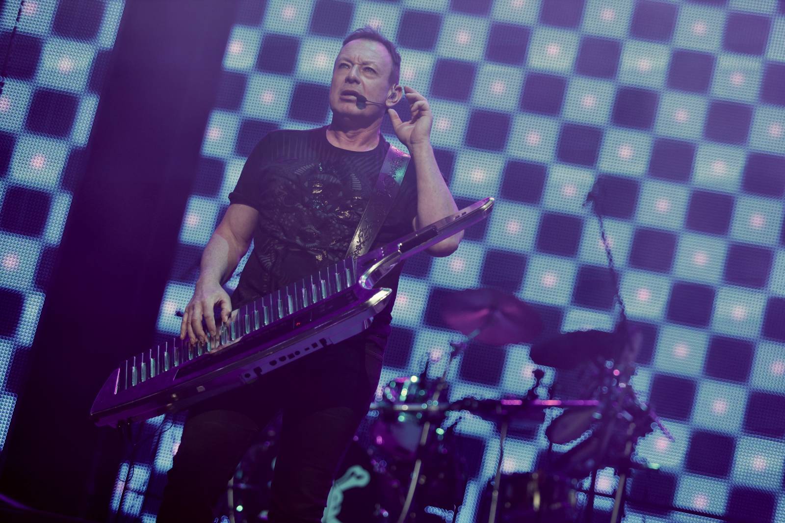 Lucie pomohla druhou vyprodanou O2 arenou Nadaci Terezy Maxové. Na pódium členové pozvali svoje děti