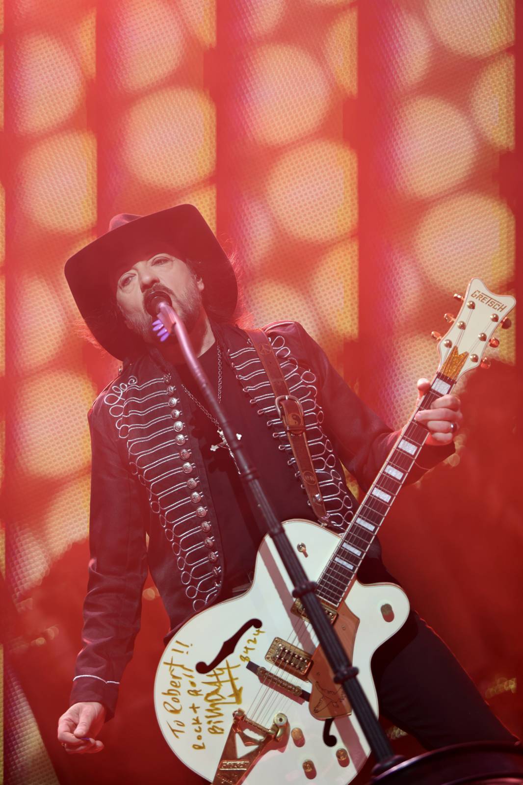 Lucie pomohla druhou vyprodanou O2 arenou Nadaci Terezy Maxové. Na pódium členové pozvali svoje děti