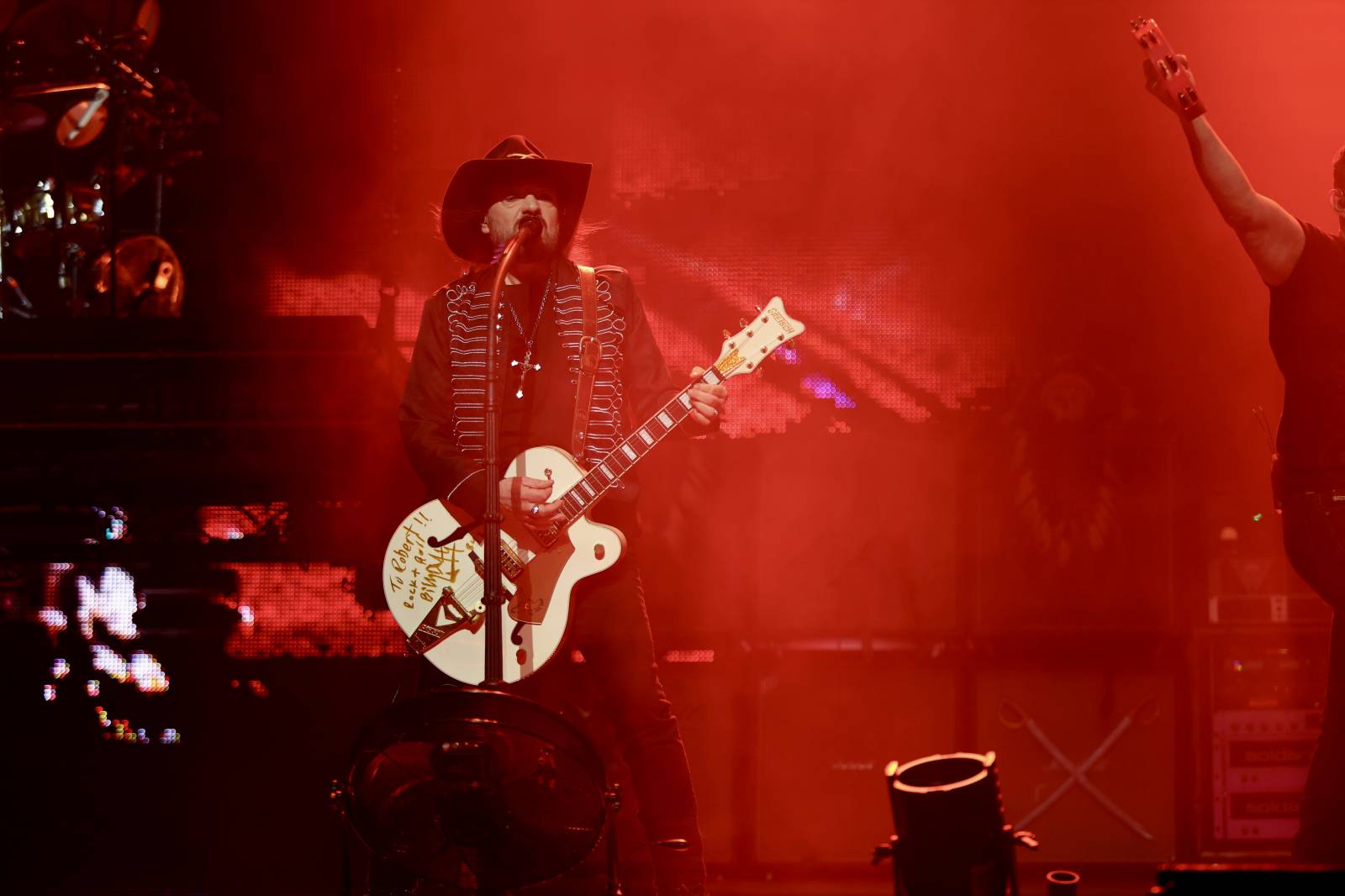 Lucie pomohla druhou vyprodanou O2 arenou Nadaci Terezy Maxové. Na pódium členové pozvali svoje děti