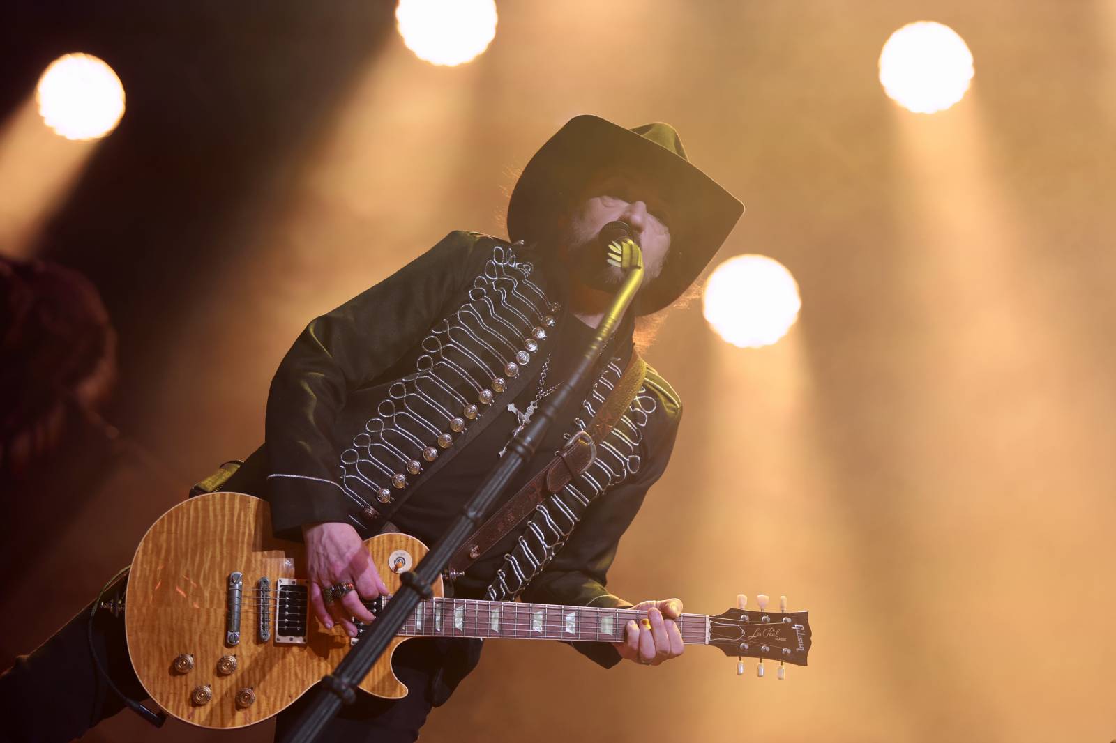 Lucie pomohla druhou vyprodanou O2 arenou Nadaci Terezy Maxové. Na pódium členové pozvali svoje děti