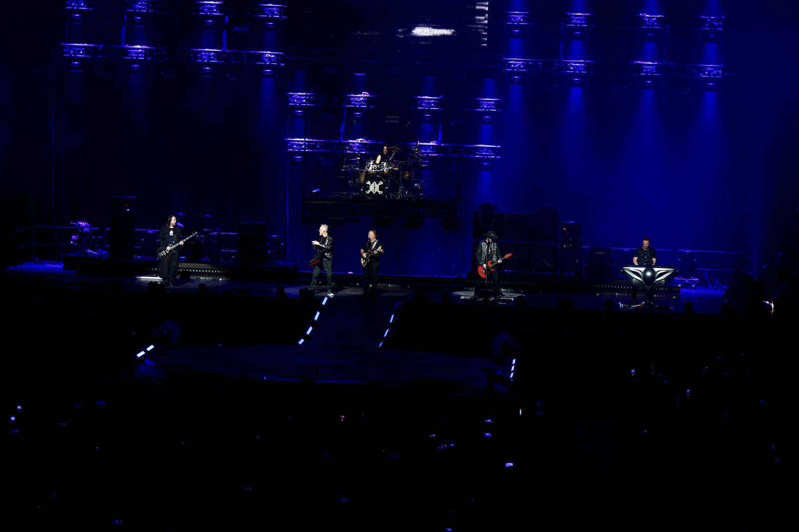 Lucie pomohla druhou vyprodanou O2 arenou Nadaci Terezy Maxové. Na pódium členové pozvali svoje děti