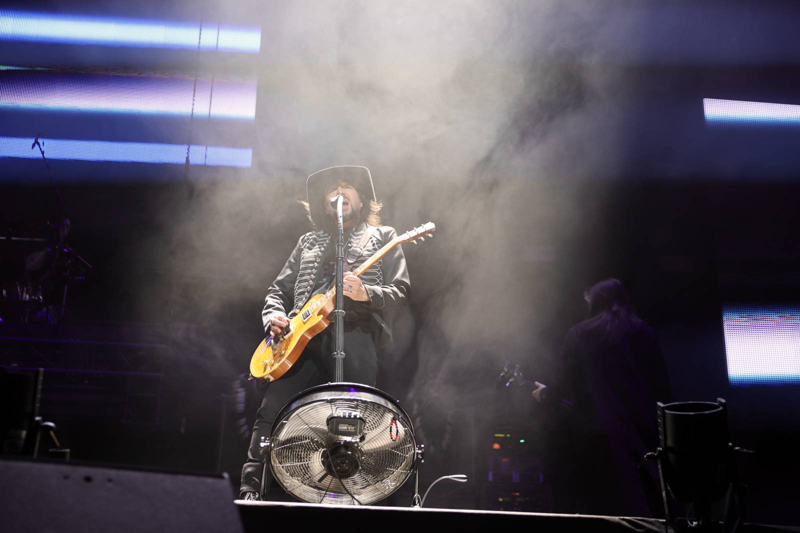 Lucie pomohla druhou vyprodanou O2 arenou Nadaci Terezy Maxové. Na pódium členové pozvali svoje děti