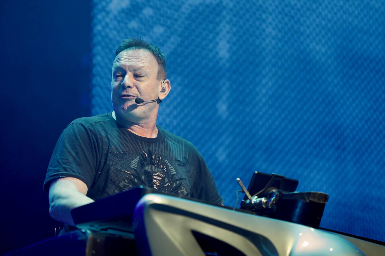 Lucie pomohla druhou vyprodanou O2 arenou Nadaci Terezy Maxové. Na pódium členové pozvali svoje děti