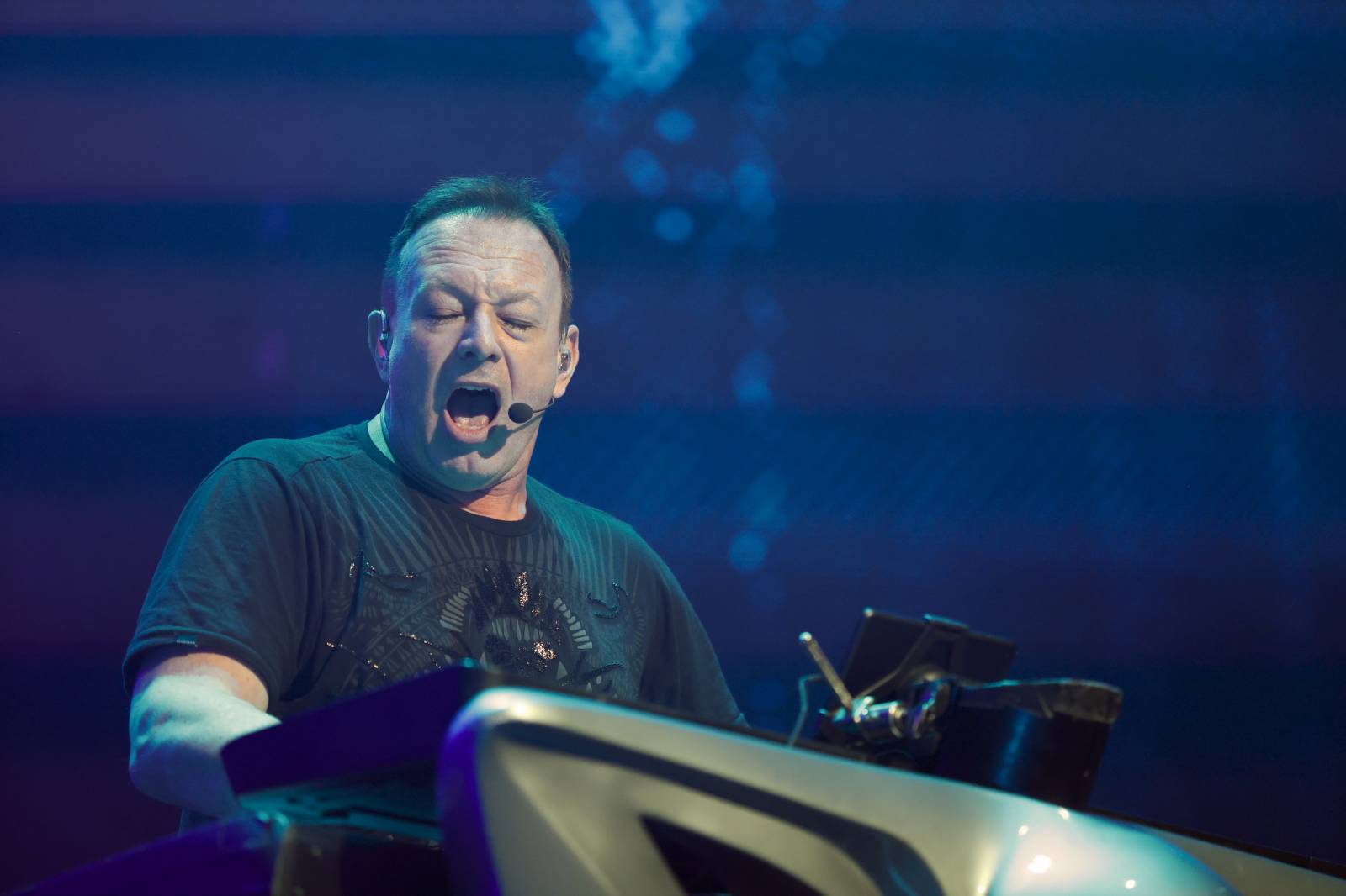 Lucie pomohla druhou vyprodanou O2 arenou Nadaci Terezy Maxové. Na pódium členové pozvali svoje děti