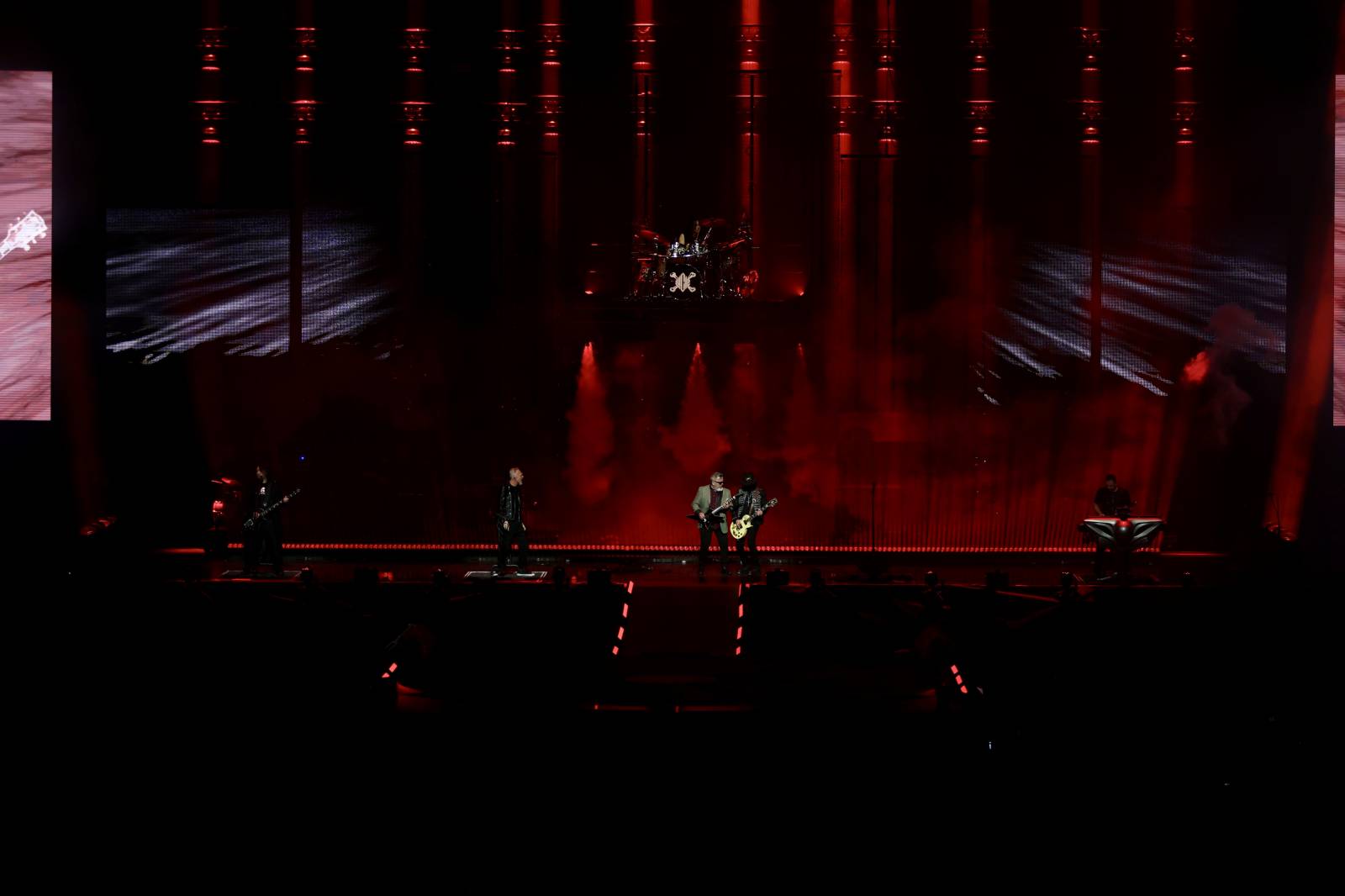 Lucie pomohla druhou vyprodanou O2 arenou Nadaci Terezy Maxové. Na pódium členové pozvali svoje děti