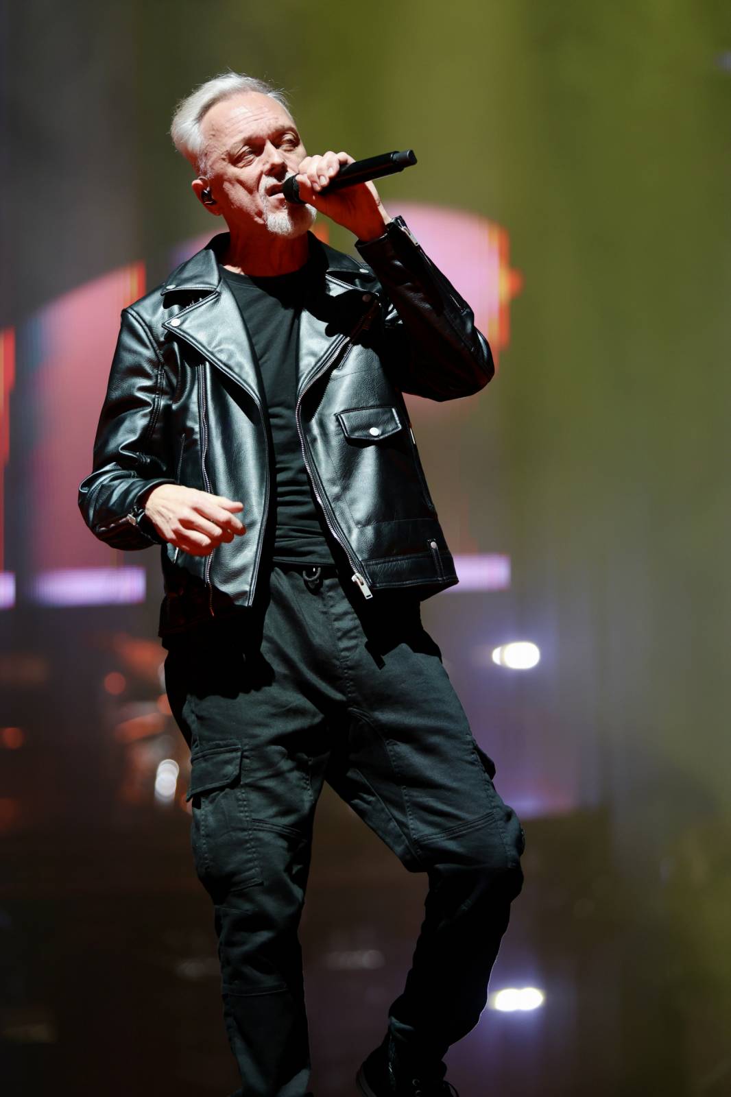 Lucie pomohla druhou vyprodanou O2 arenou Nadaci Terezy Maxové. Na pódium členové pozvali svoje děti