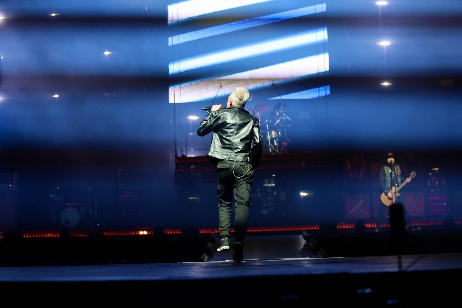 Lucie pomohla druhou vyprodanou O2 arenou Nadaci Terezy Maxové. Na pódium členové pozvali svoje děti