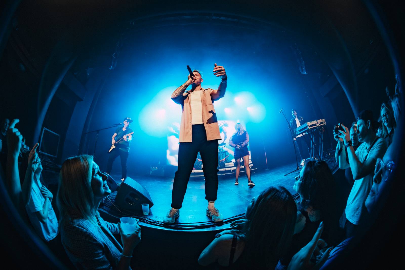 Skyline rozzářili předvánočním mejdanem Palác Akropolis, MC Jacob létal metry vysoko