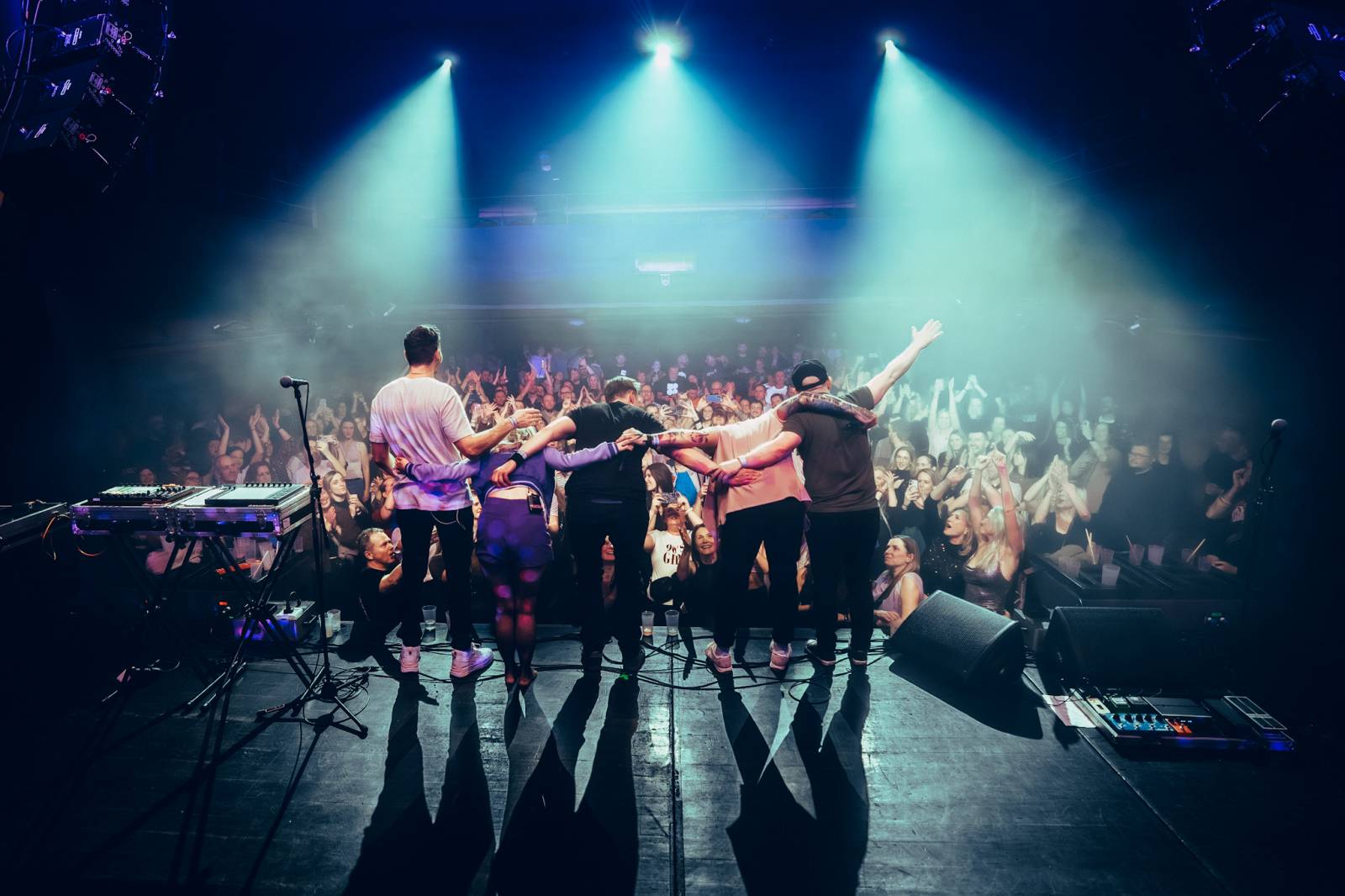 Skyline rozzářili předvánočním mejdanem Palác Akropolis, MC Jacob létal metry vysoko